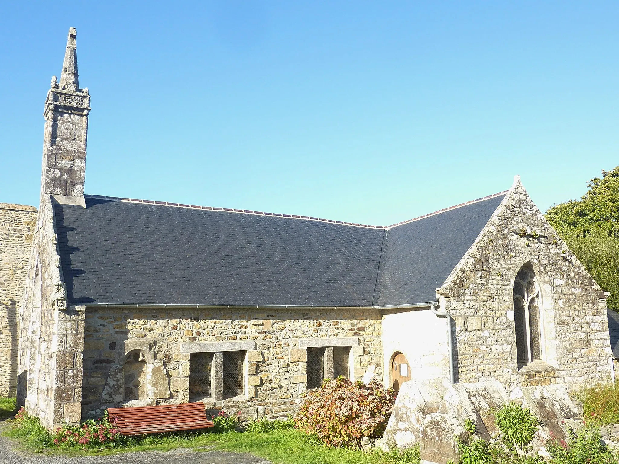 Photo showing: Crozon : la chapelle Saint-Fiacre, vue extérieure d'ensemble