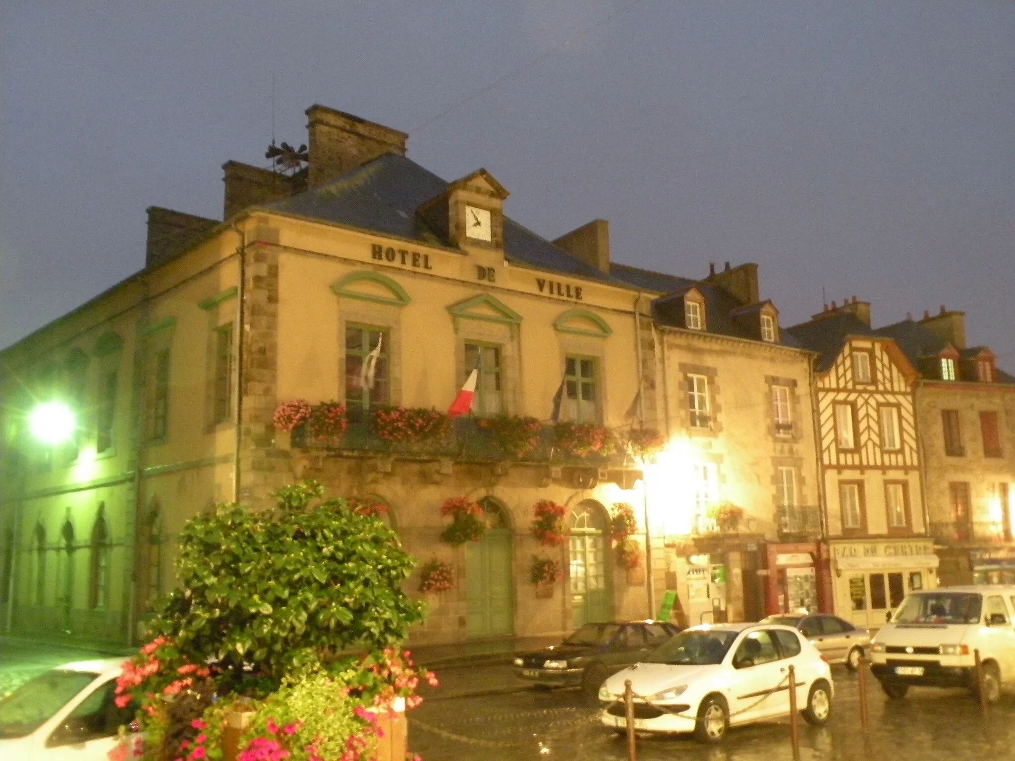 Photo showing: Town hall of Dol-de-Bretagne.