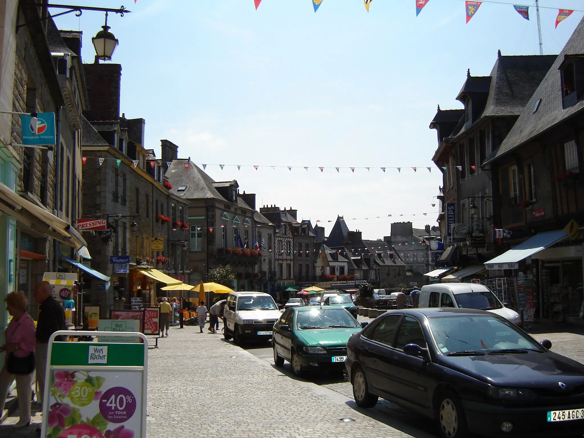 Photo showing: La Grande Rue (main street), Dol-de-Bretagne, Ille-et-Vilaine, Bretagne, France.