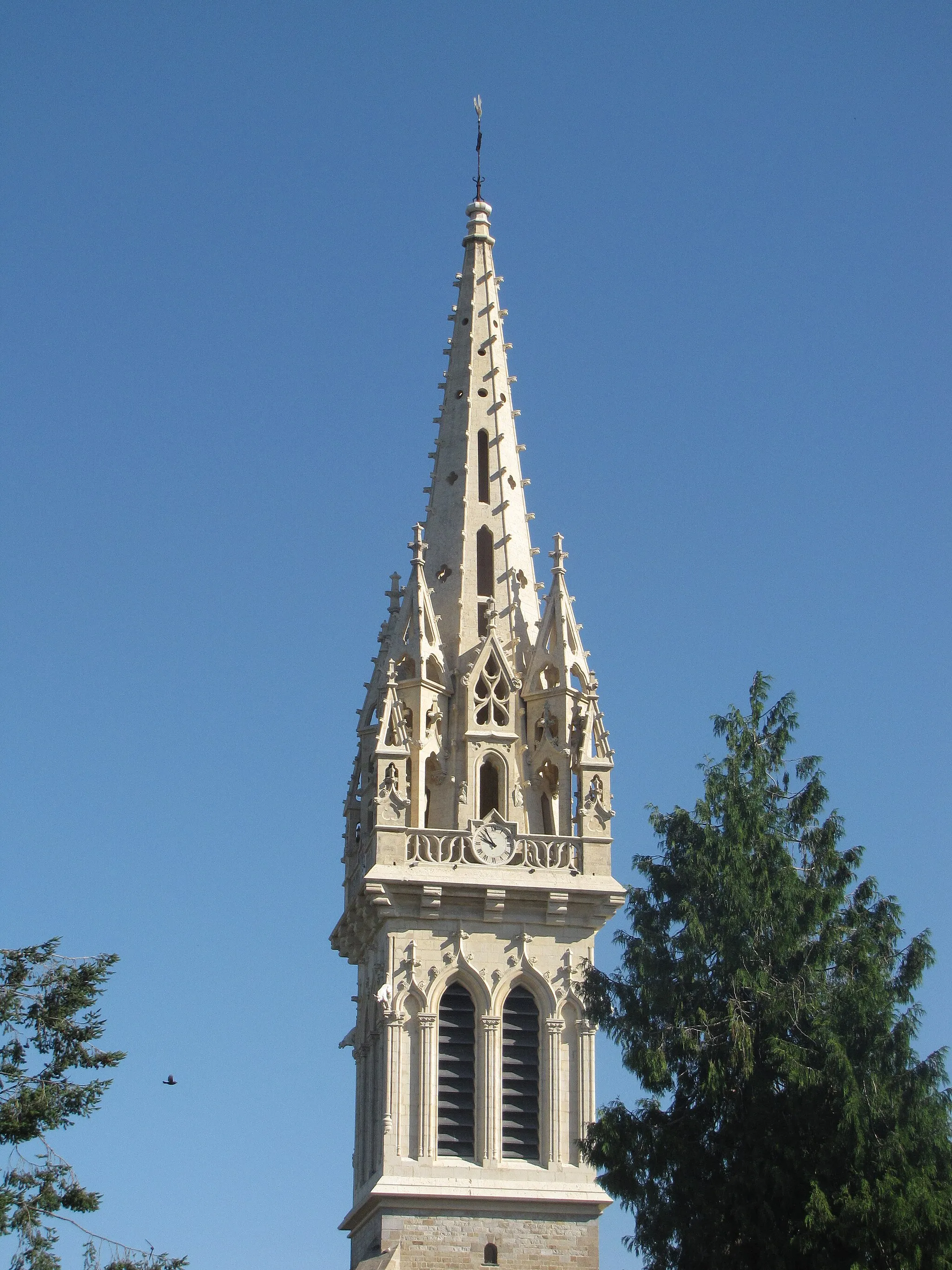 Photo showing: Flèche du clocher de l'église de Domalain