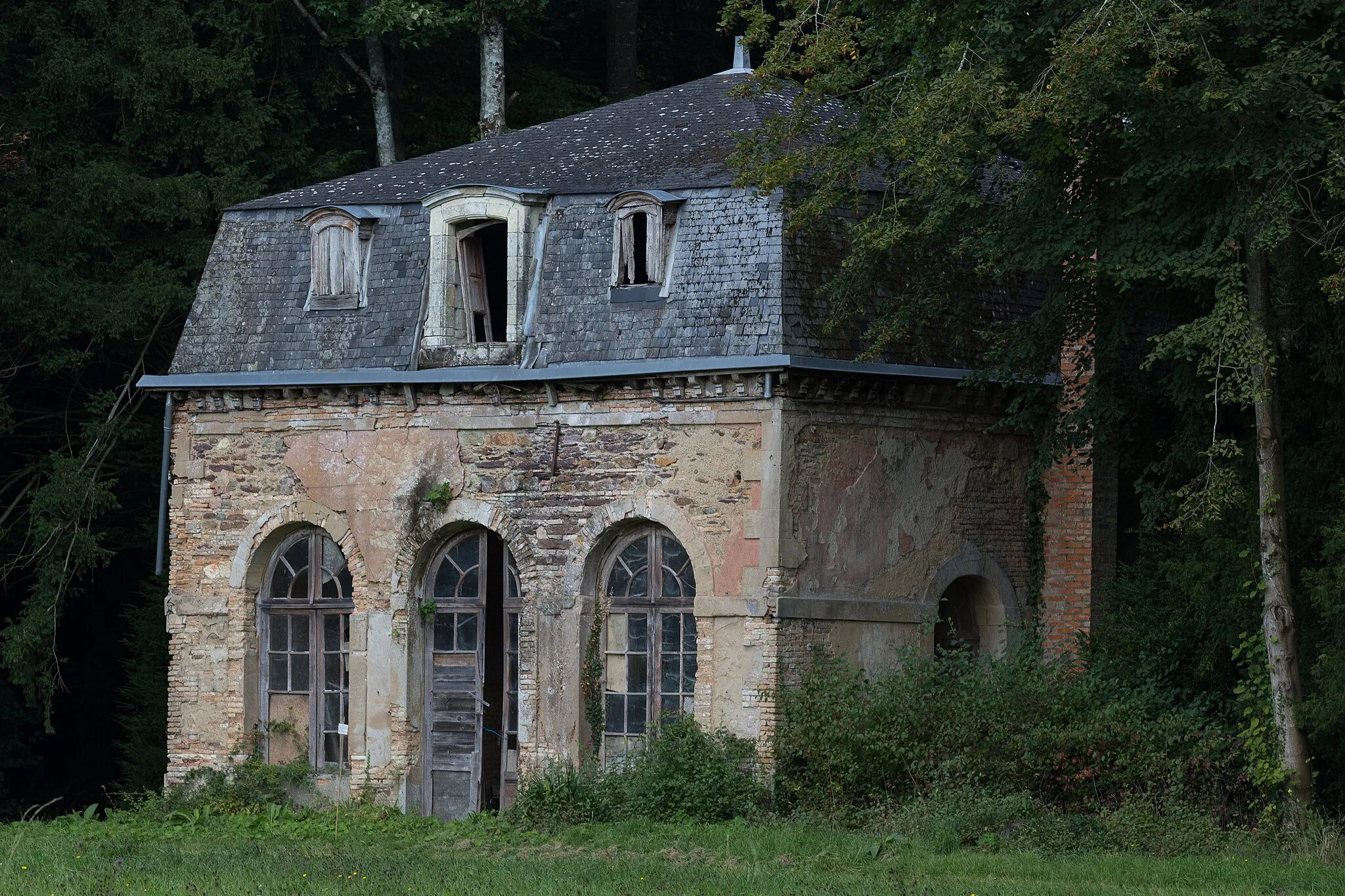 Photo showing: This building is inscrit au titre des monuments historiques de la France. It is indexed in the base Mérimée, a database of architectural heritage maintained by the French Ministry of Culture, under the reference PA00090583 .