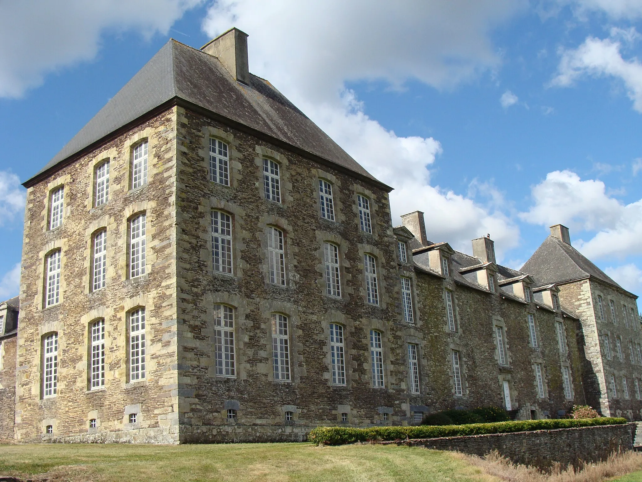 Photo showing: This building is indexed in the base Mérimée, a database of architectural heritage maintained by the French Ministry of Culture, under the reference PA00091245 .