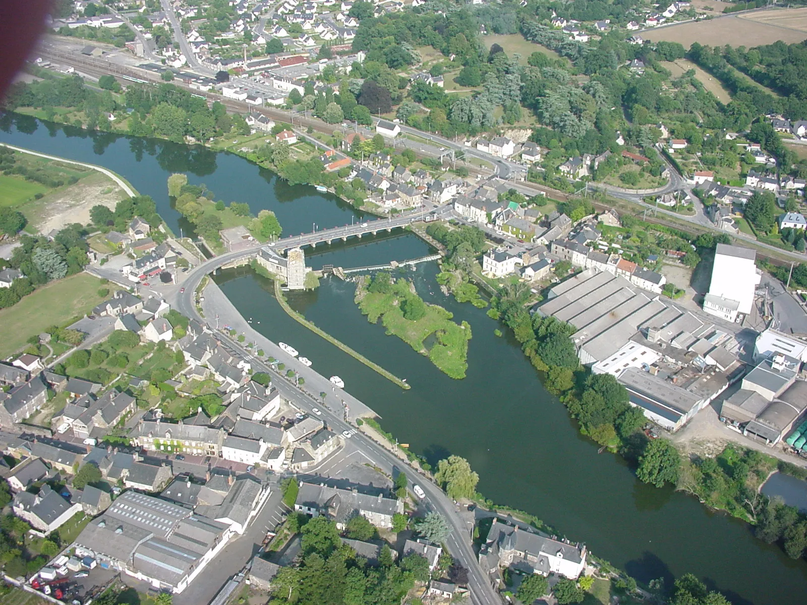 Photo showing: Photographie du port de Guipry-Messac d'hélicoptère