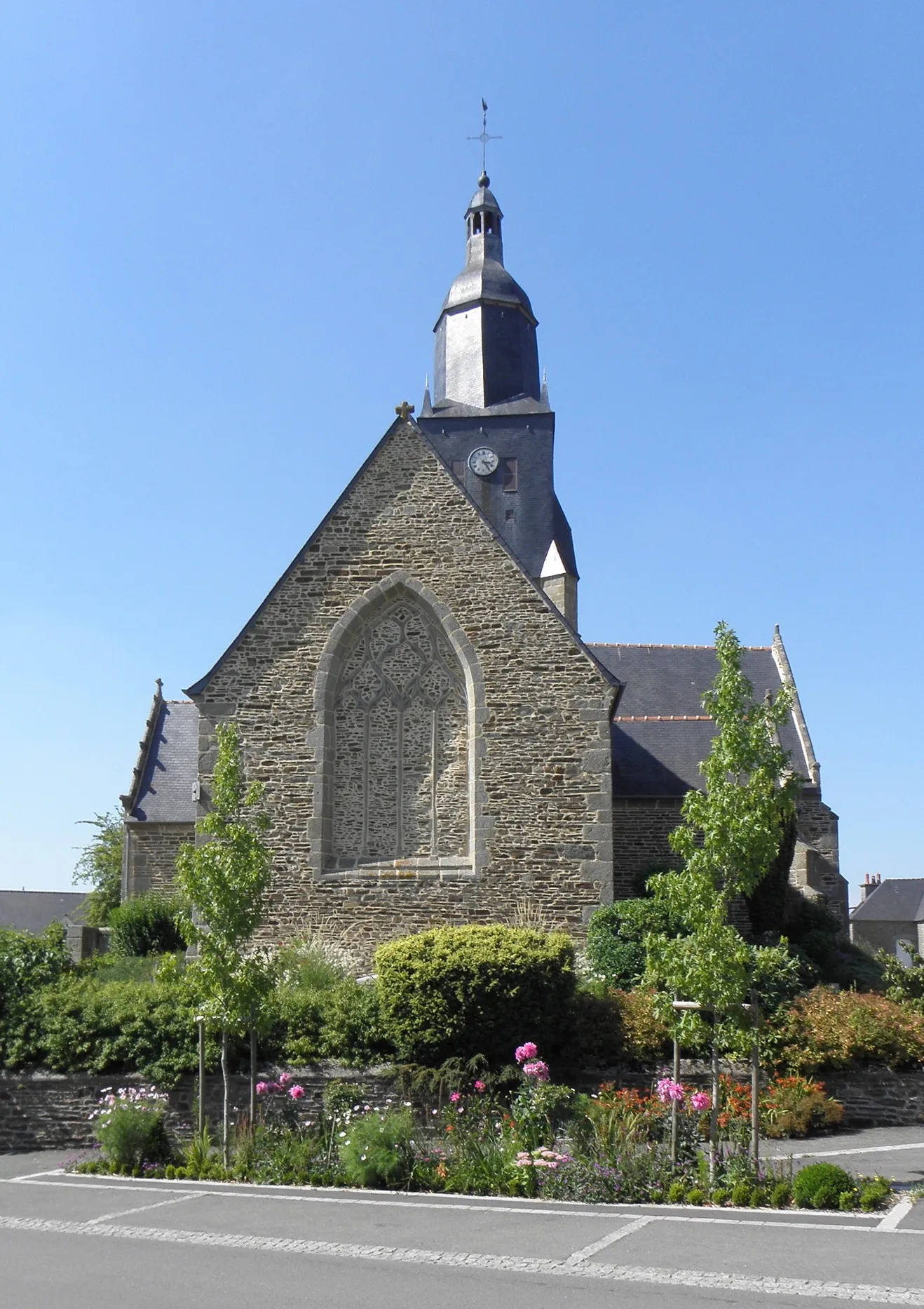 Photo showing: Église Saint-Martin, commune de Javené (35). Chevet.