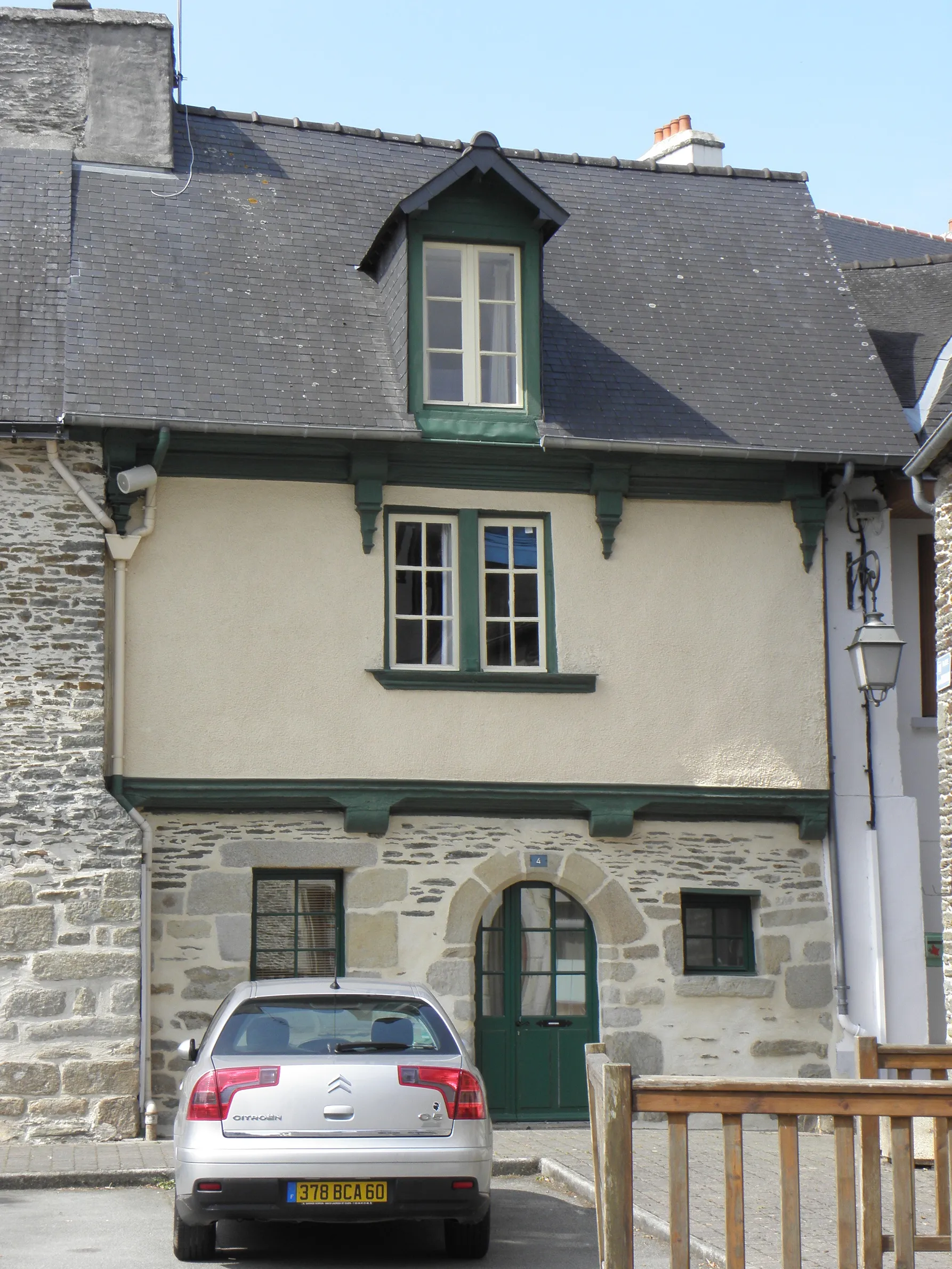 Photo showing: Maison inscrite sise 4 place de la Résistance à Josselin (56).