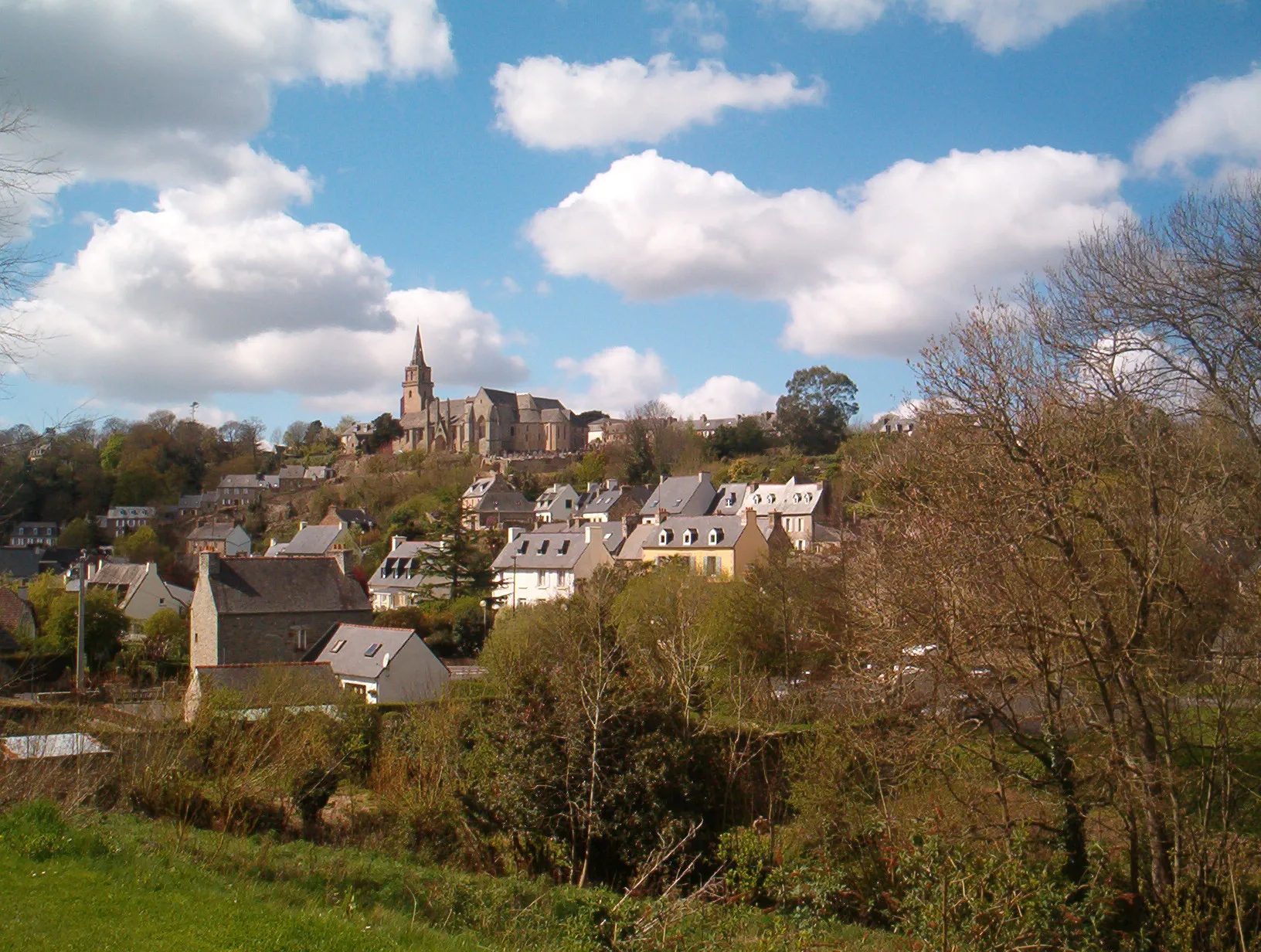 Photo showing: A view of Lannion, including Brélévénez