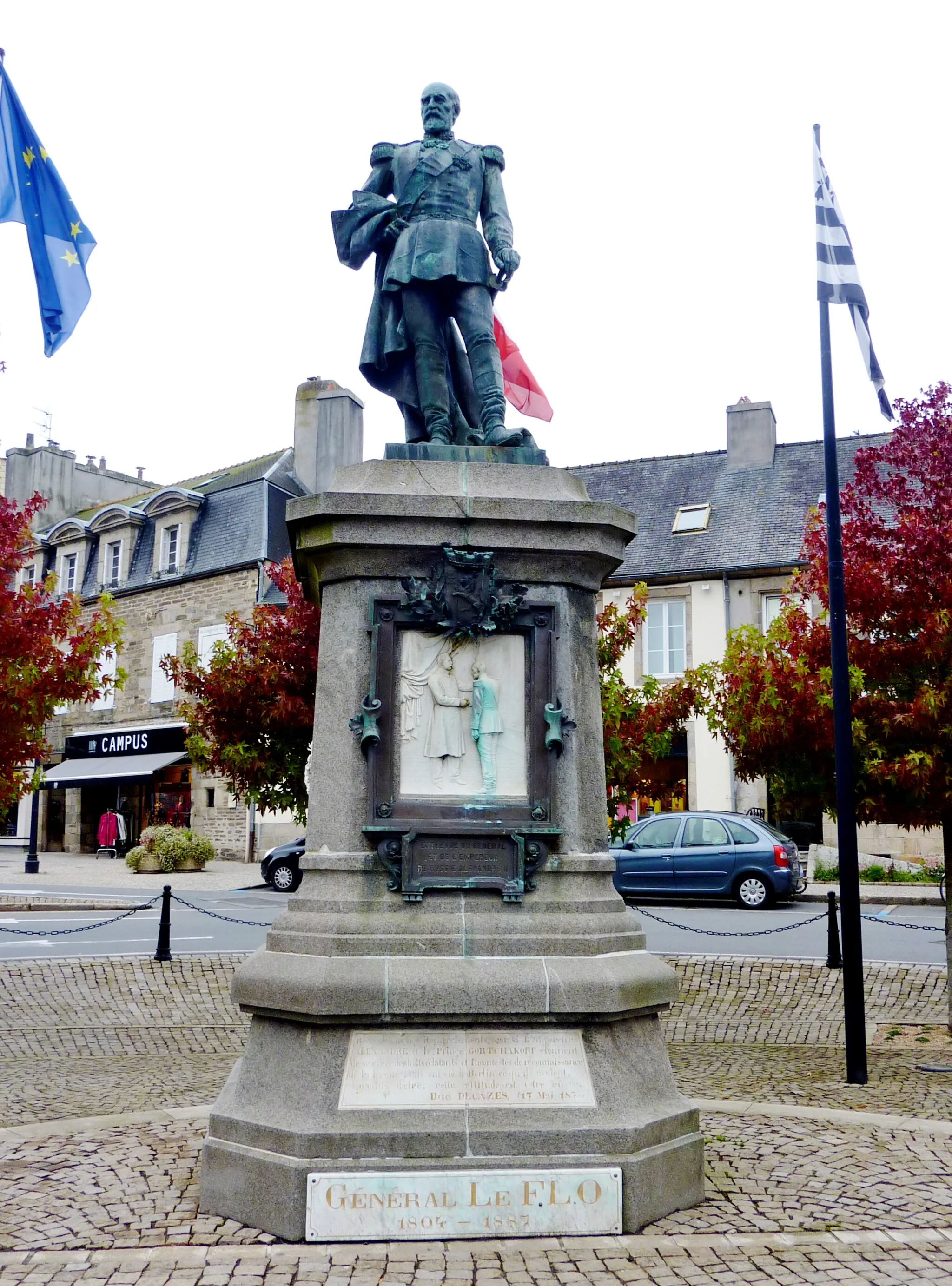 Photo showing: Lesneven : la statue du général Le Flô (1804-1887)