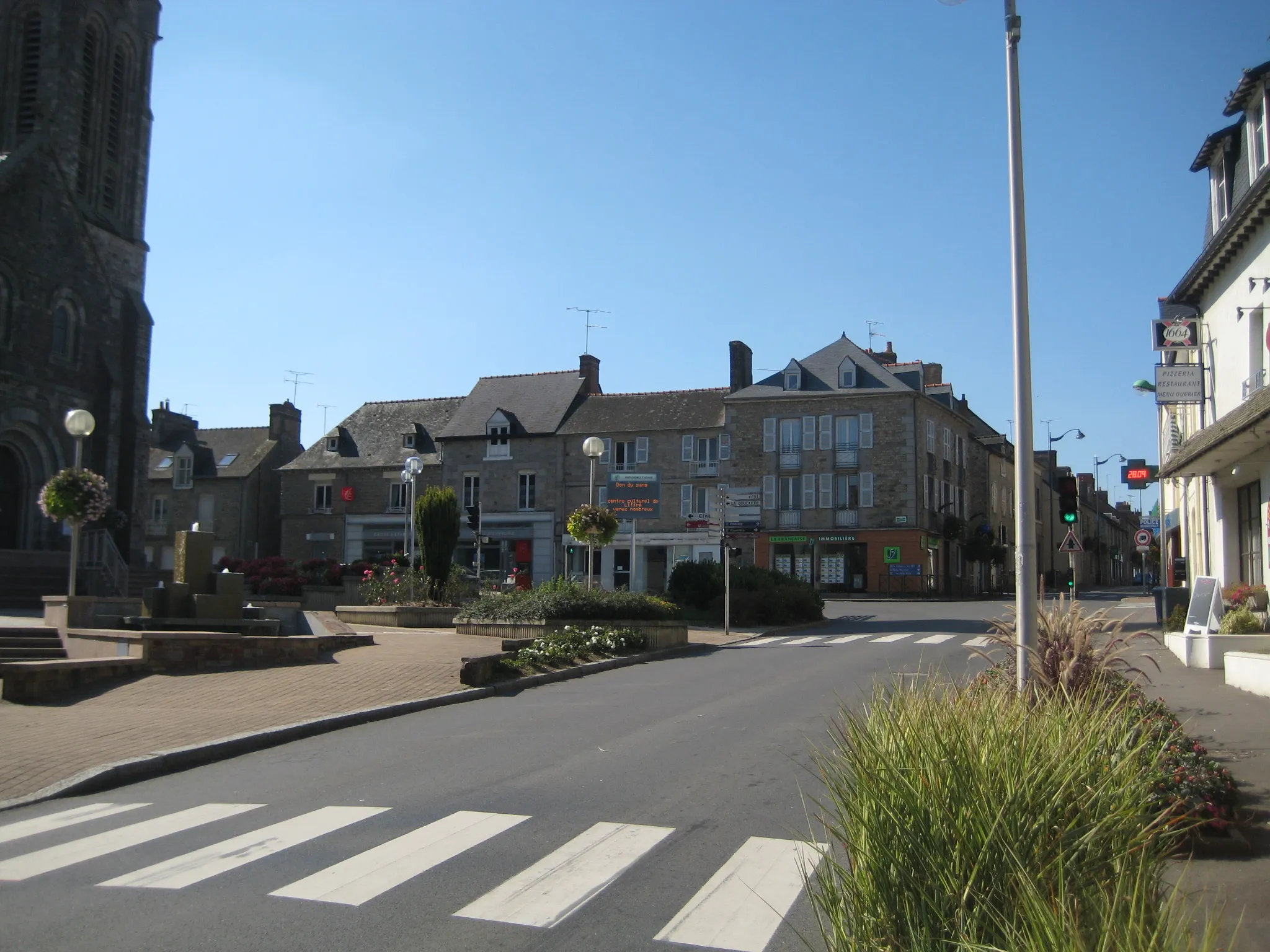 Photo showing: Liffré, main road