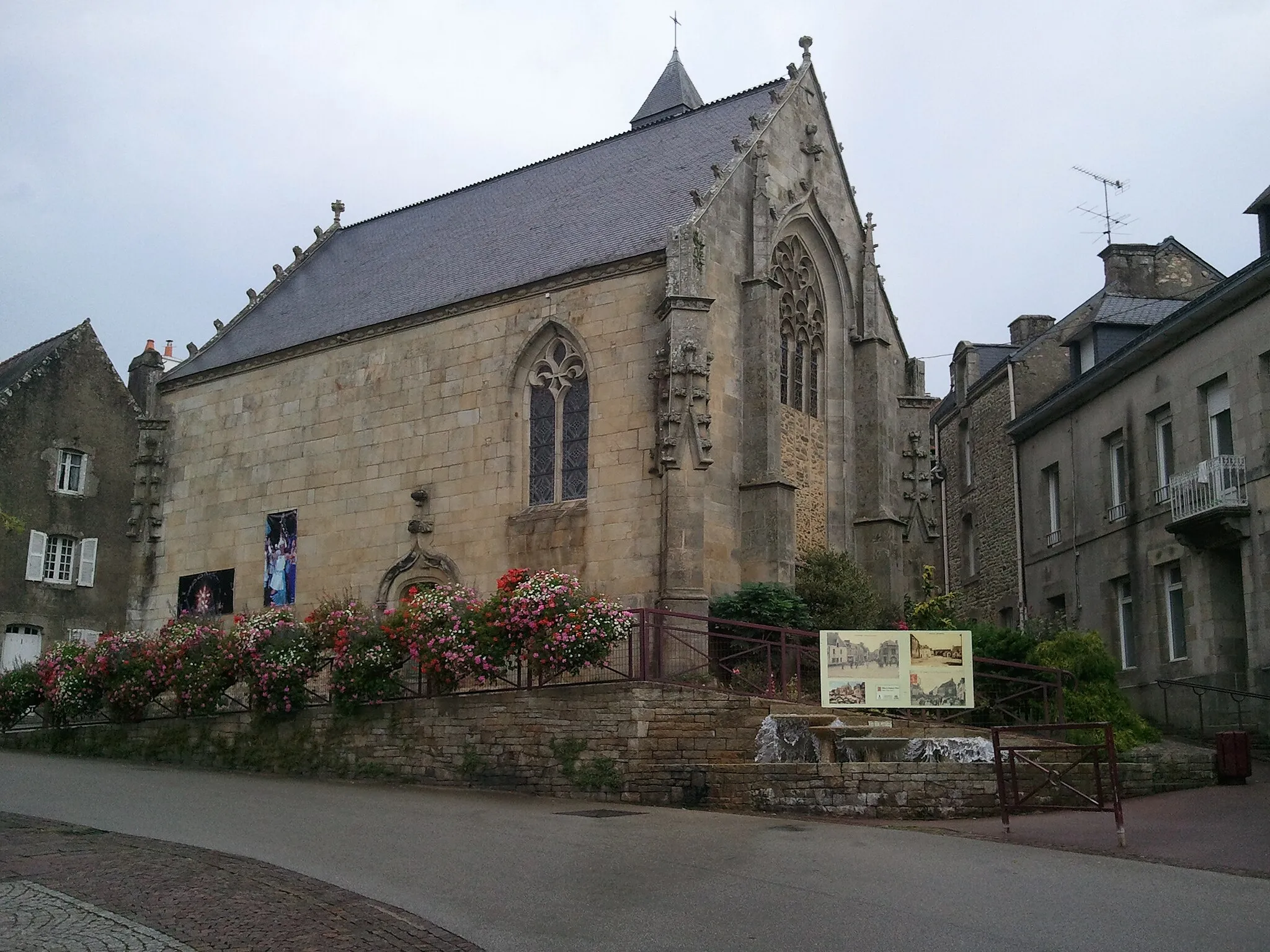 Photo showing: This building is inscrit au titre des monuments historiques de la France. It is indexed in the base Mérimée, a database of architectural heritage maintained by the French Ministry of Culture, under the reference PA00091394 .