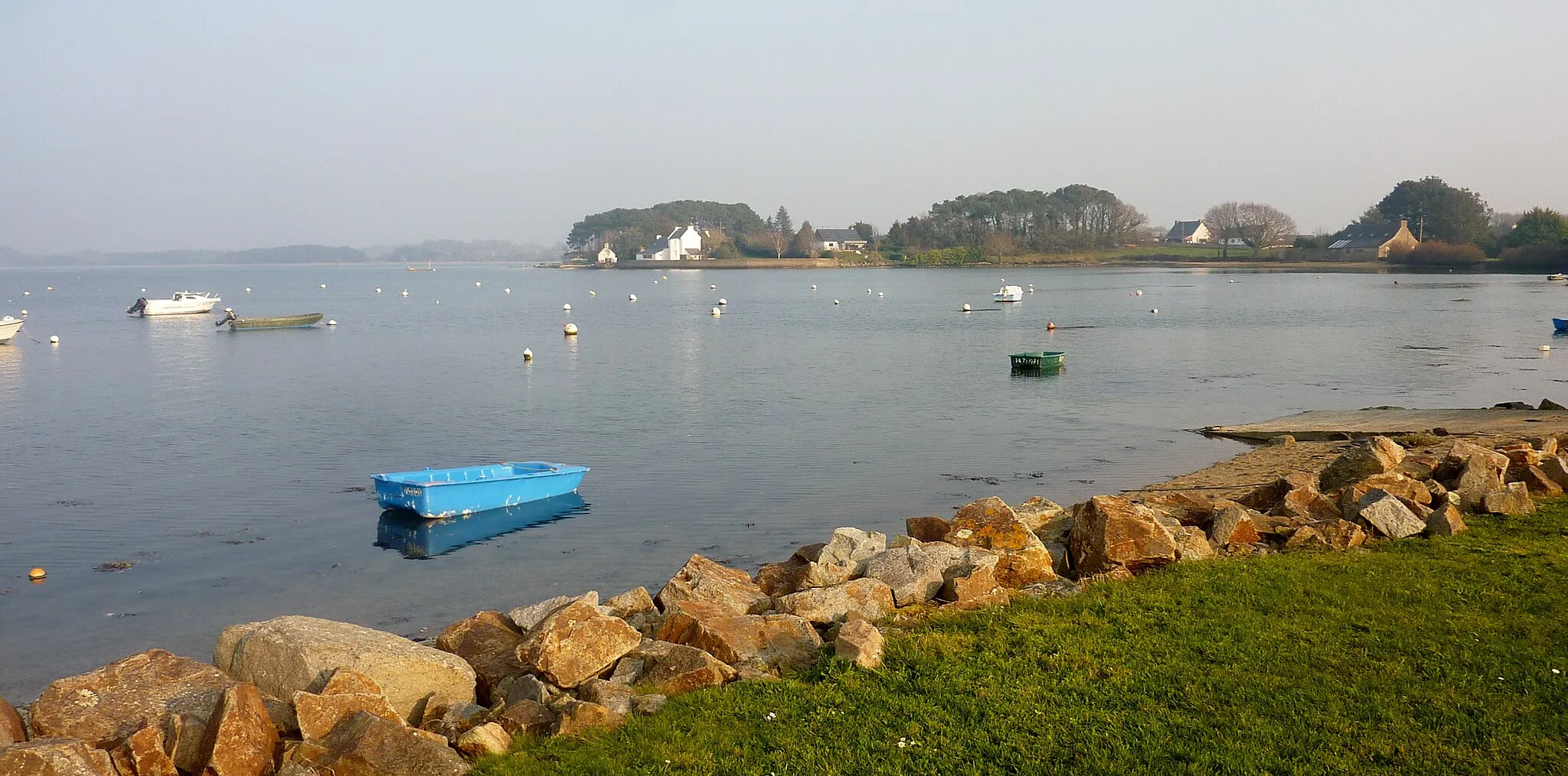 Photo showing: La Rivière d'Étel à marée haute vue depuis Locoal-Mendon.