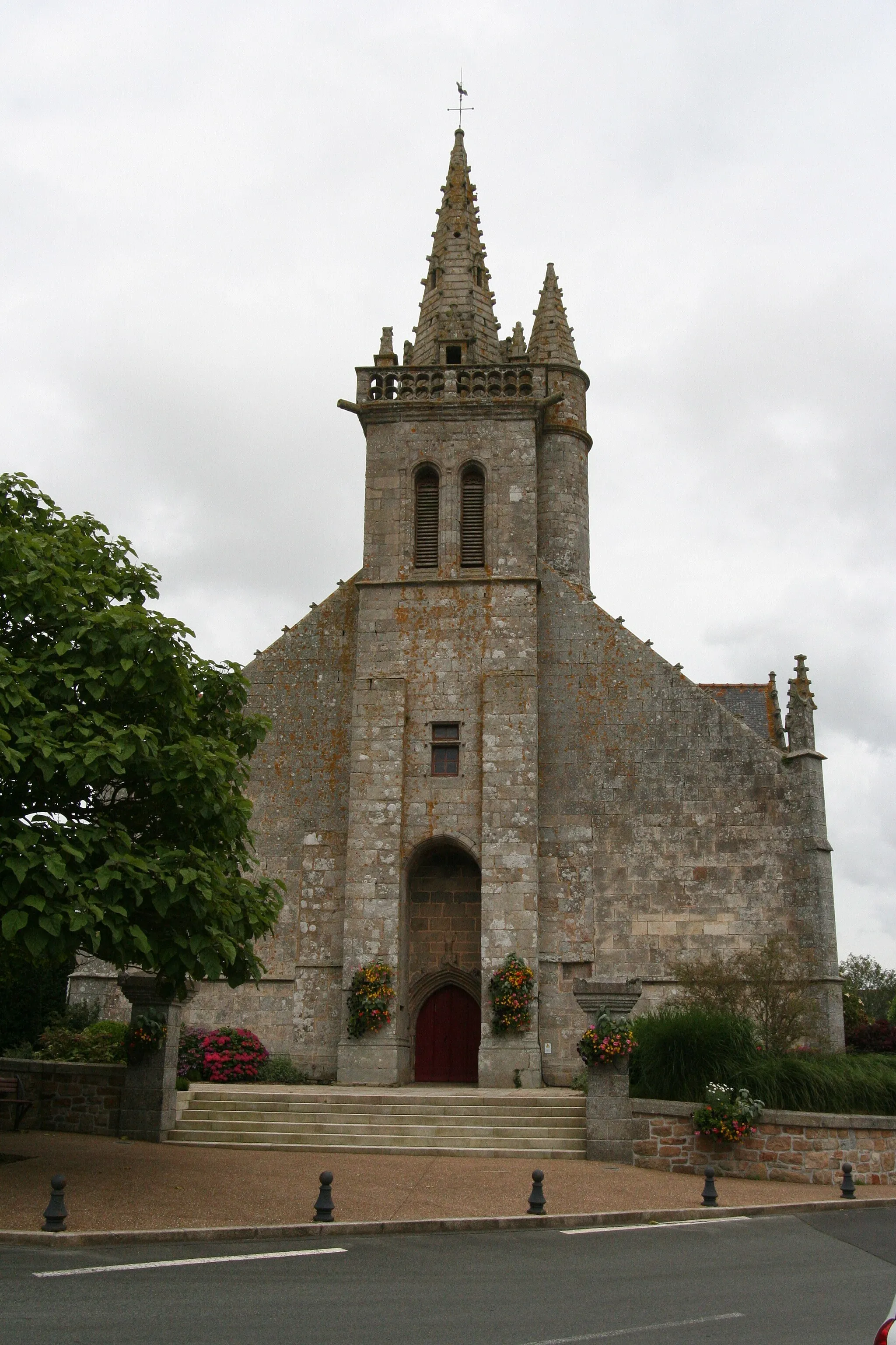 Photo showing: L'église Notre-Dame des Neiges de Louargat.