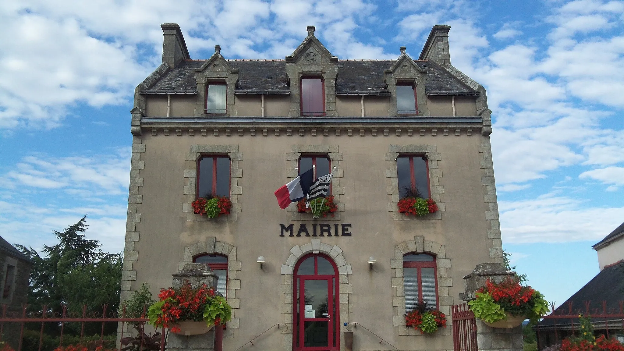 Photo showing: This building is indexed in the base Mérimée, a database of architectural heritage maintained by the French Ministry of Culture, under the reference IA00010343 .