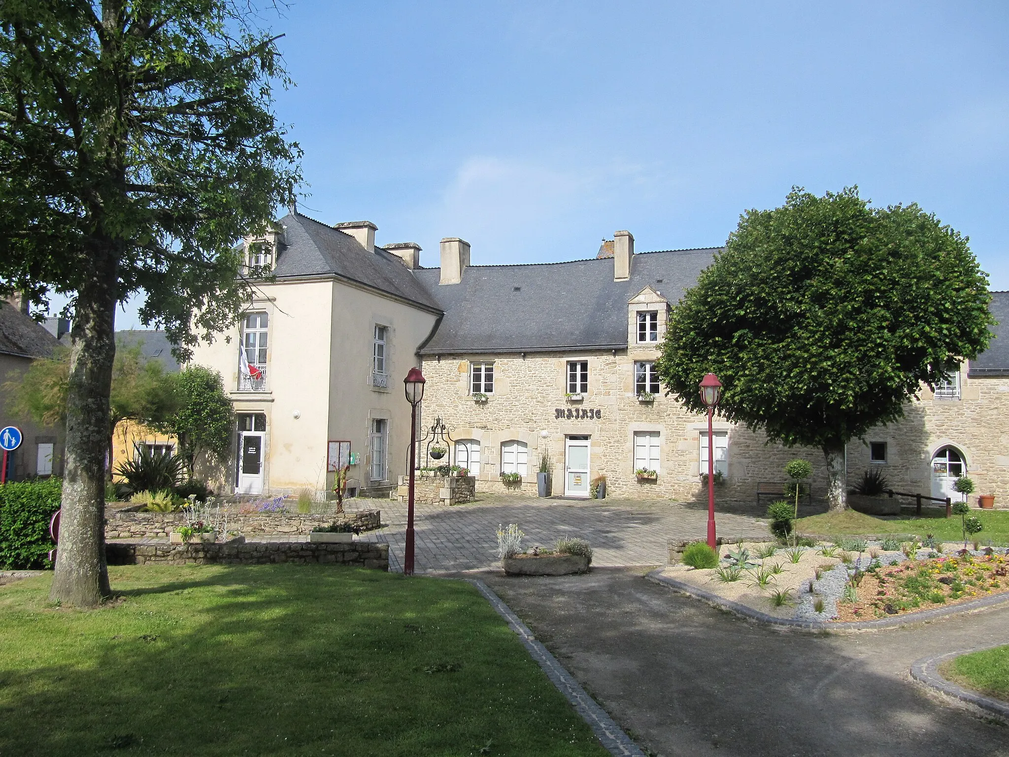 Photo showing: Malansac, Morbihan, France. La mairie.