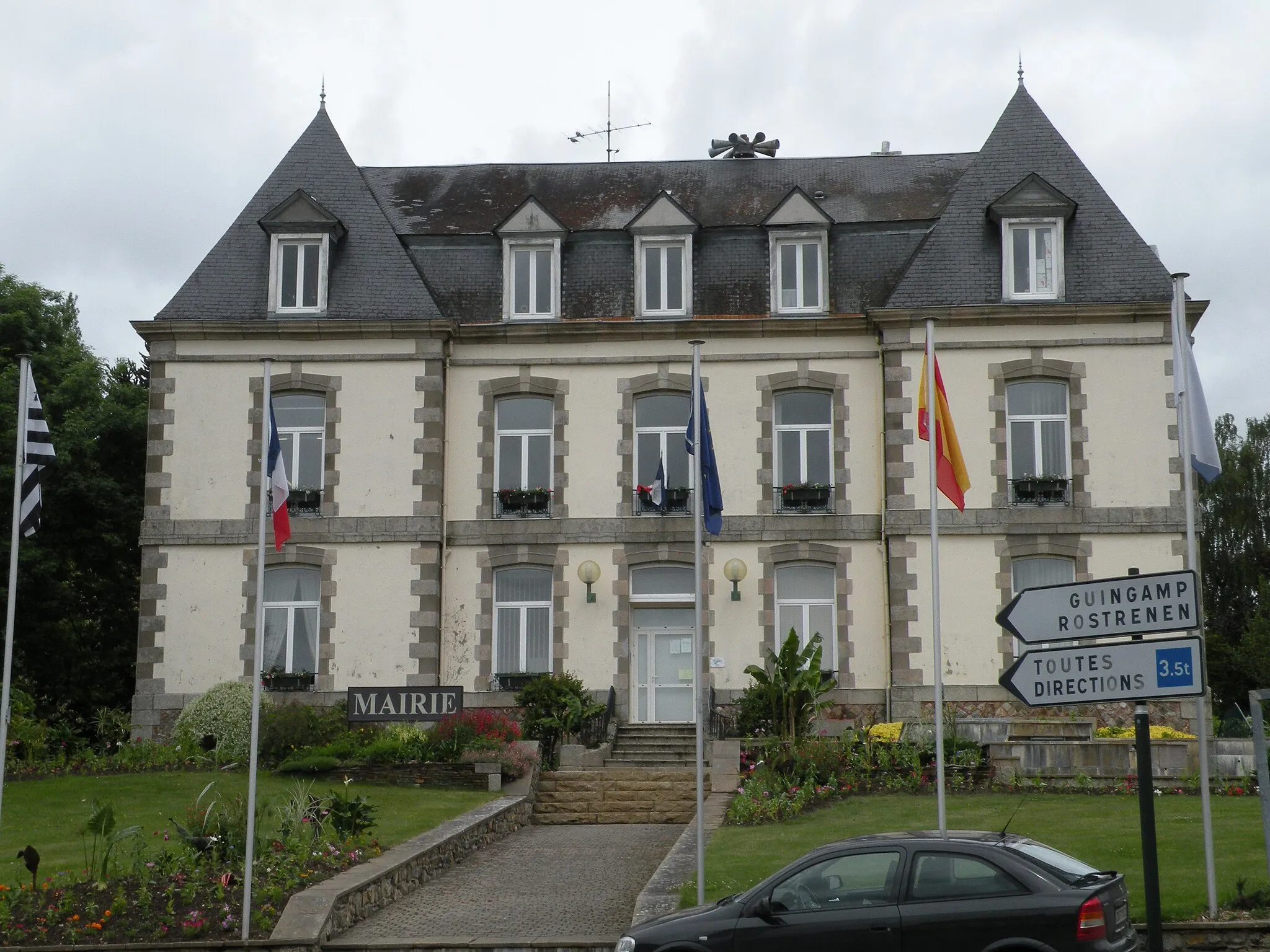 Photo showing: Mairie de Mûr-de-Bretagne.