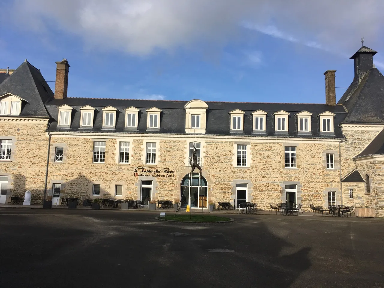 Photo showing: Château des Pères