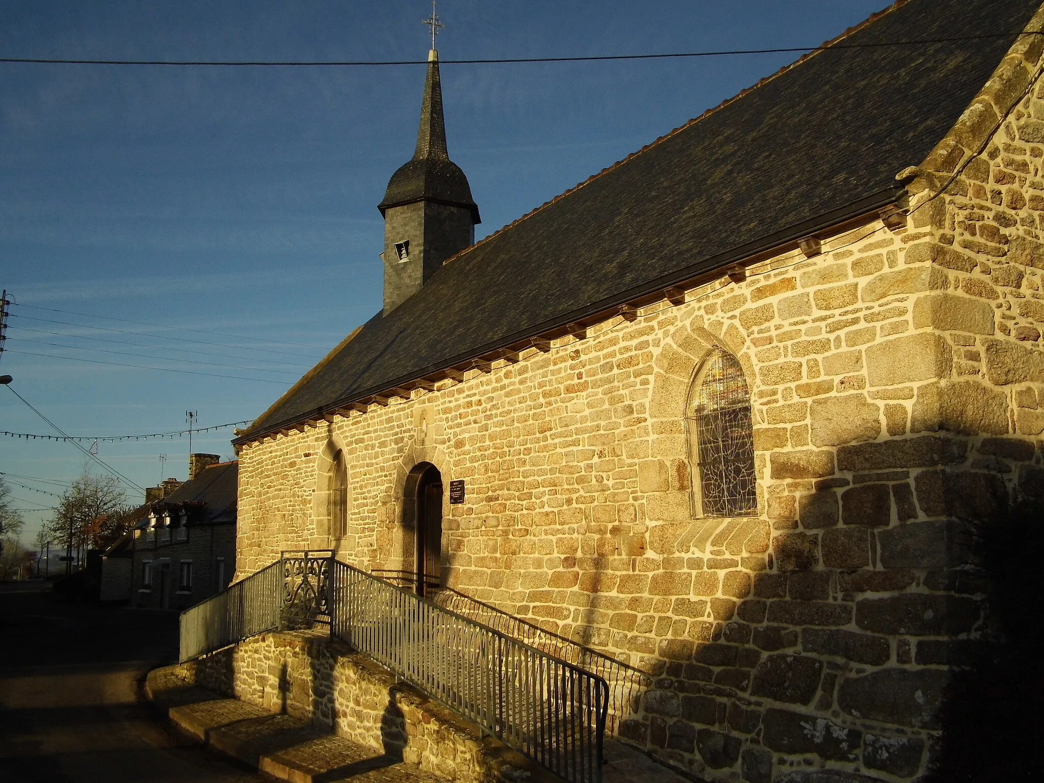 Photo showing: Vue extérieure côté route