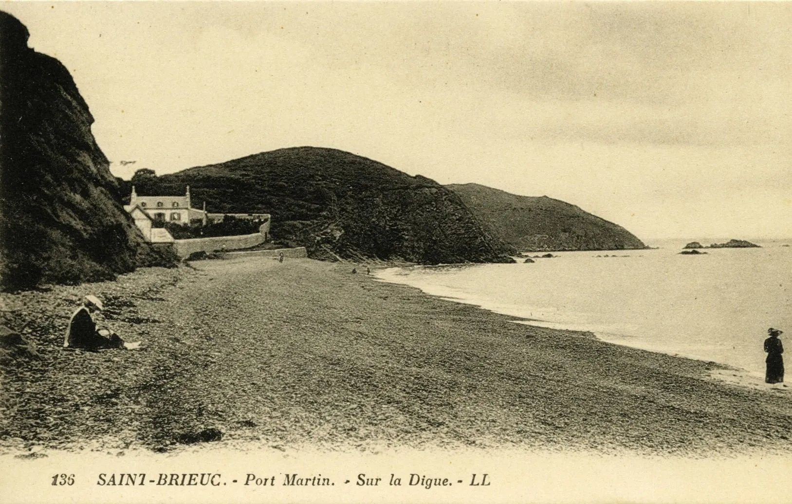 Photo showing: Port Martin - Sur la digue.