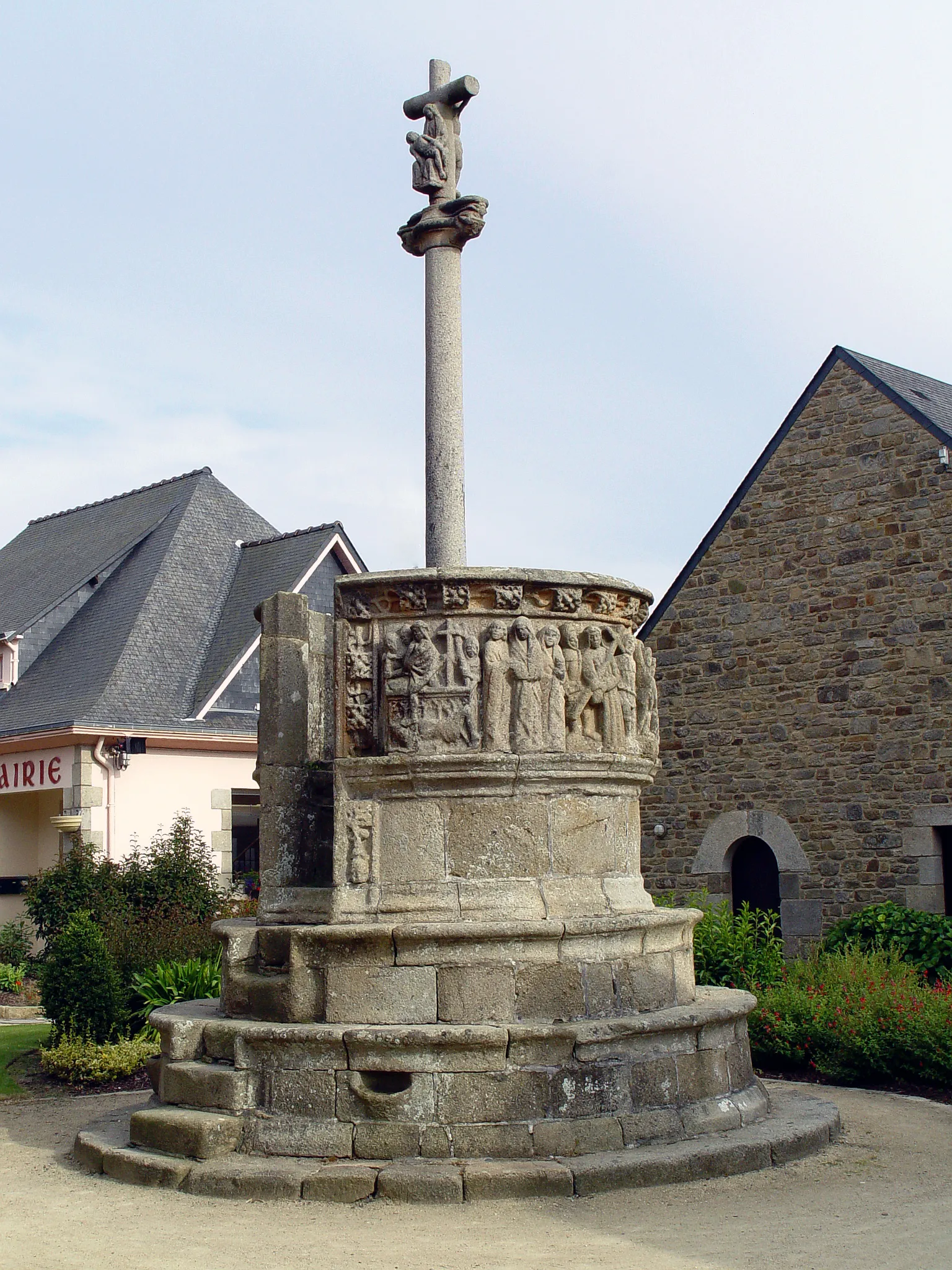 Photo showing: This building is classé au titre des monuments historiques de la France. It is indexed in the base Mérimée, a database of architectural heritage maintained by the French Ministry of Culture, under the reference PA00089433 .