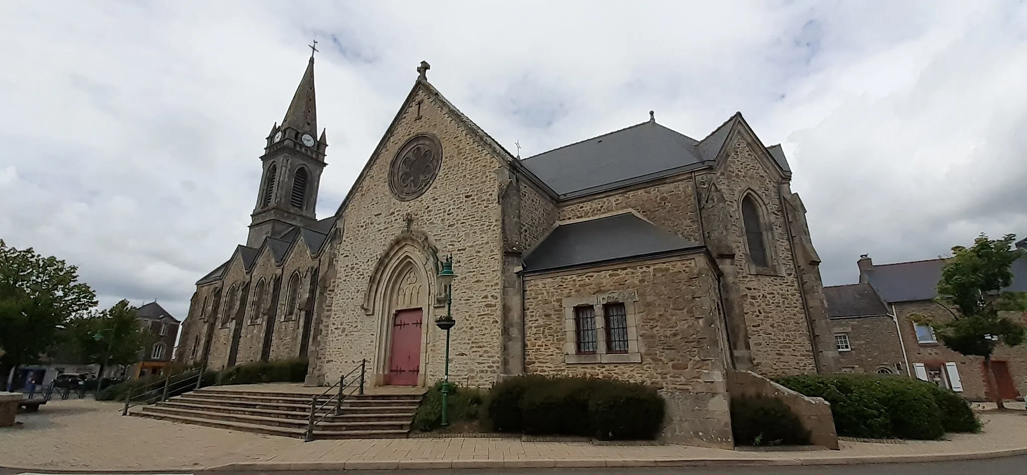 Photo showing: Église Saint-Pierre de Pleucadeuc