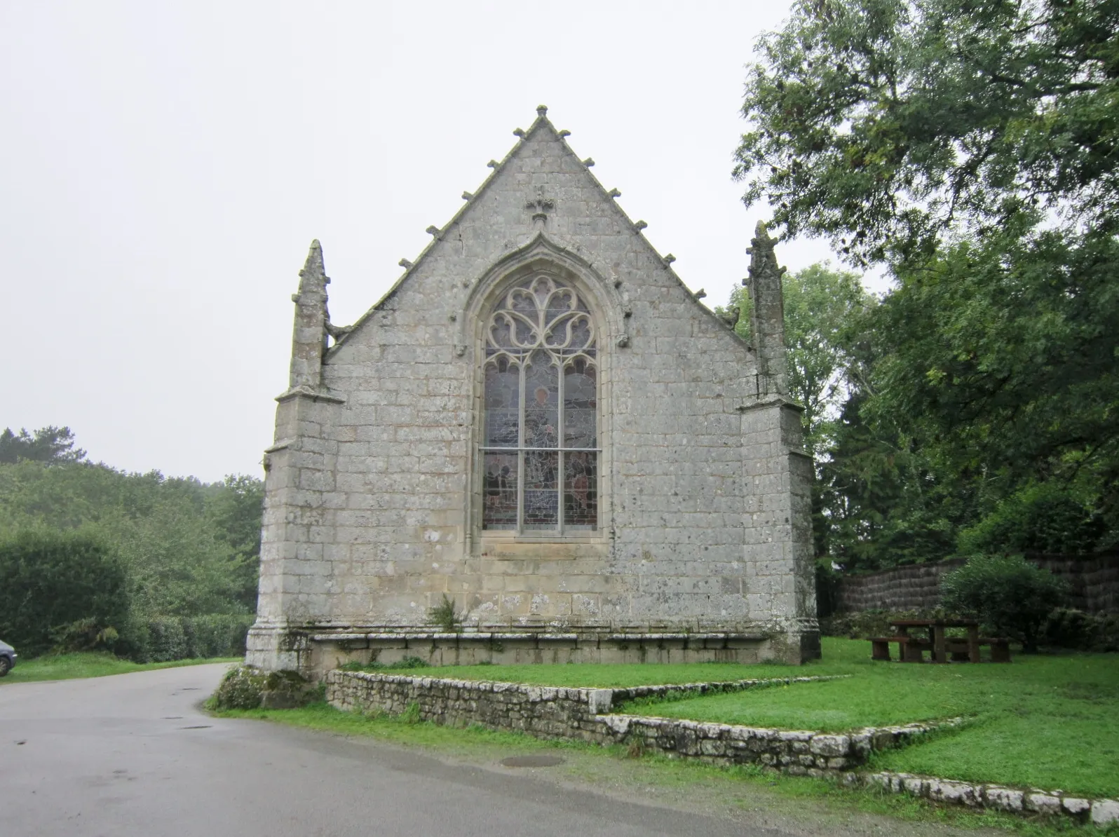 Photo showing: Ploemel : la chapelle Saint-Laurent, vue extérieure.