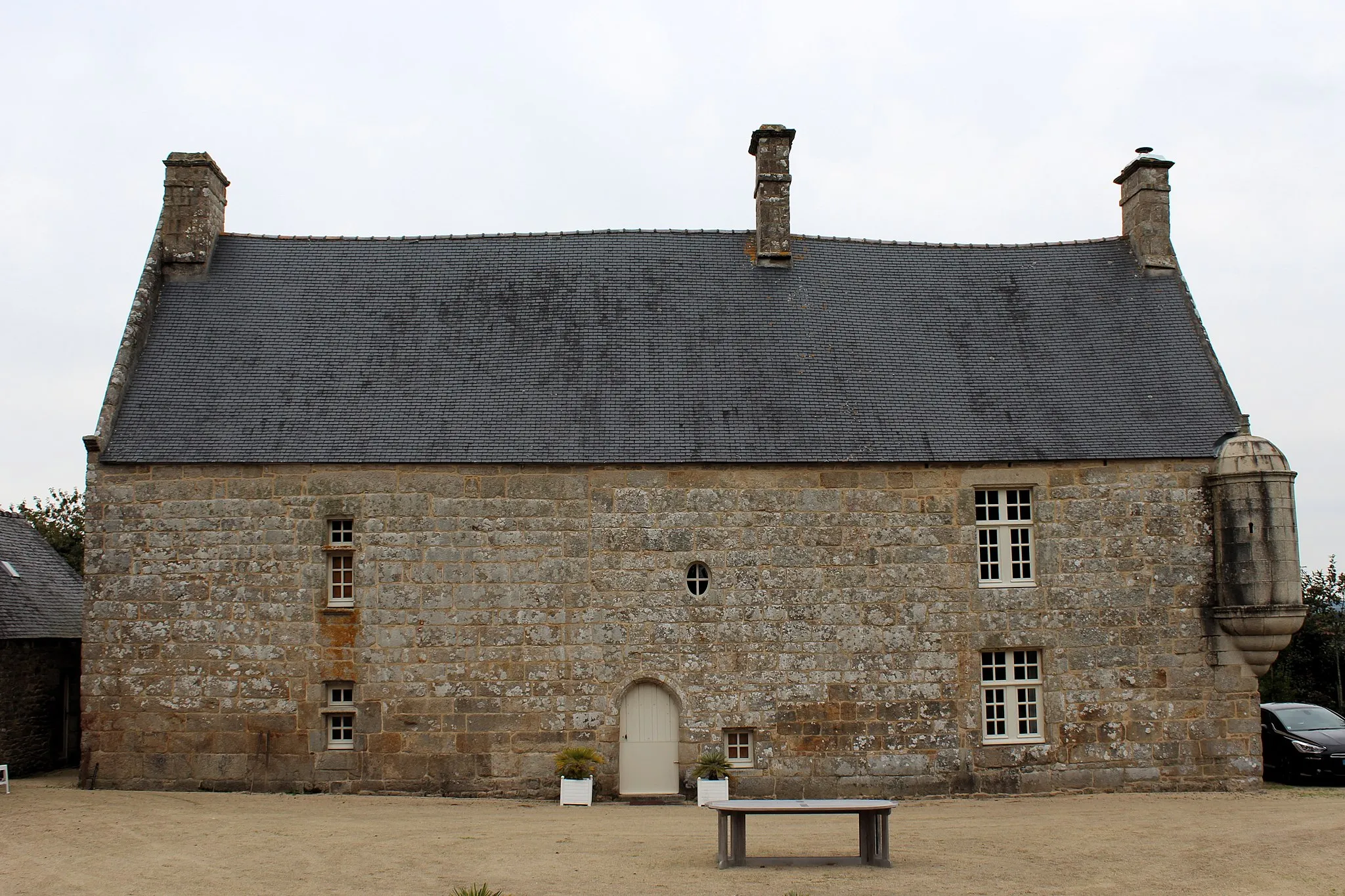 Photo showing: This building is indexed in the base Mérimée, a database of architectural heritage maintained by the French Ministry of Culture, under the reference PA00089770 .