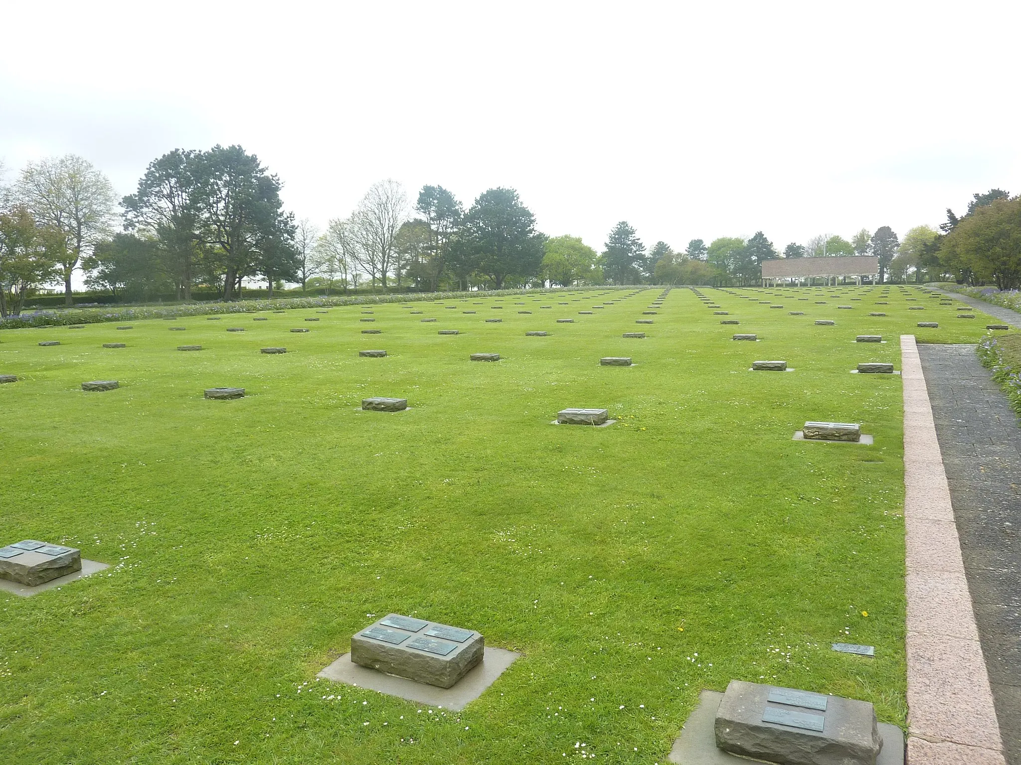 Photo showing: Le cimetière allemand de Ploudaniel-Lesneven