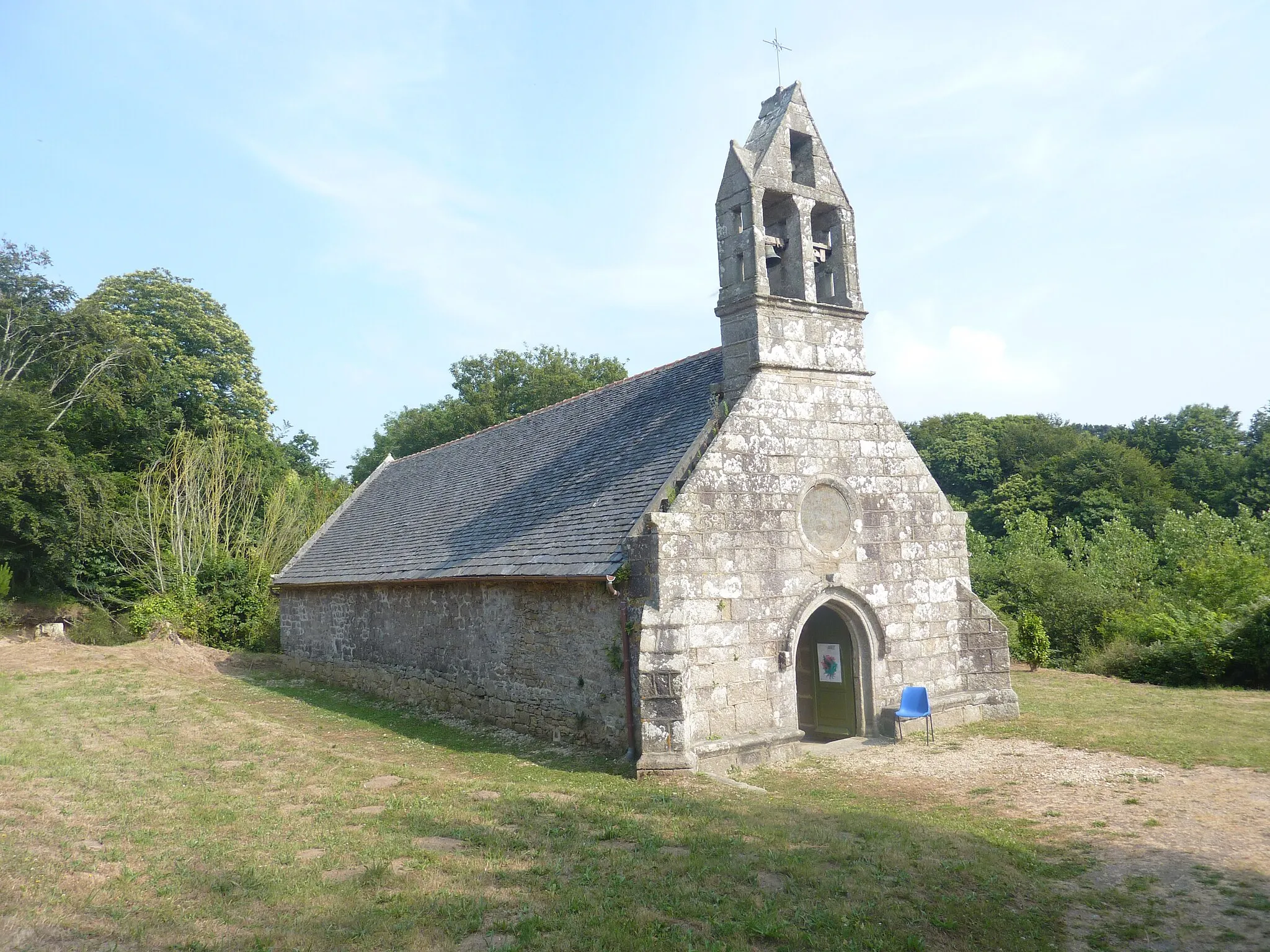 Photo showing: Plouescat : la chapelle Notre-Dame de Kerzéan : vue extérieure d'ensemble.