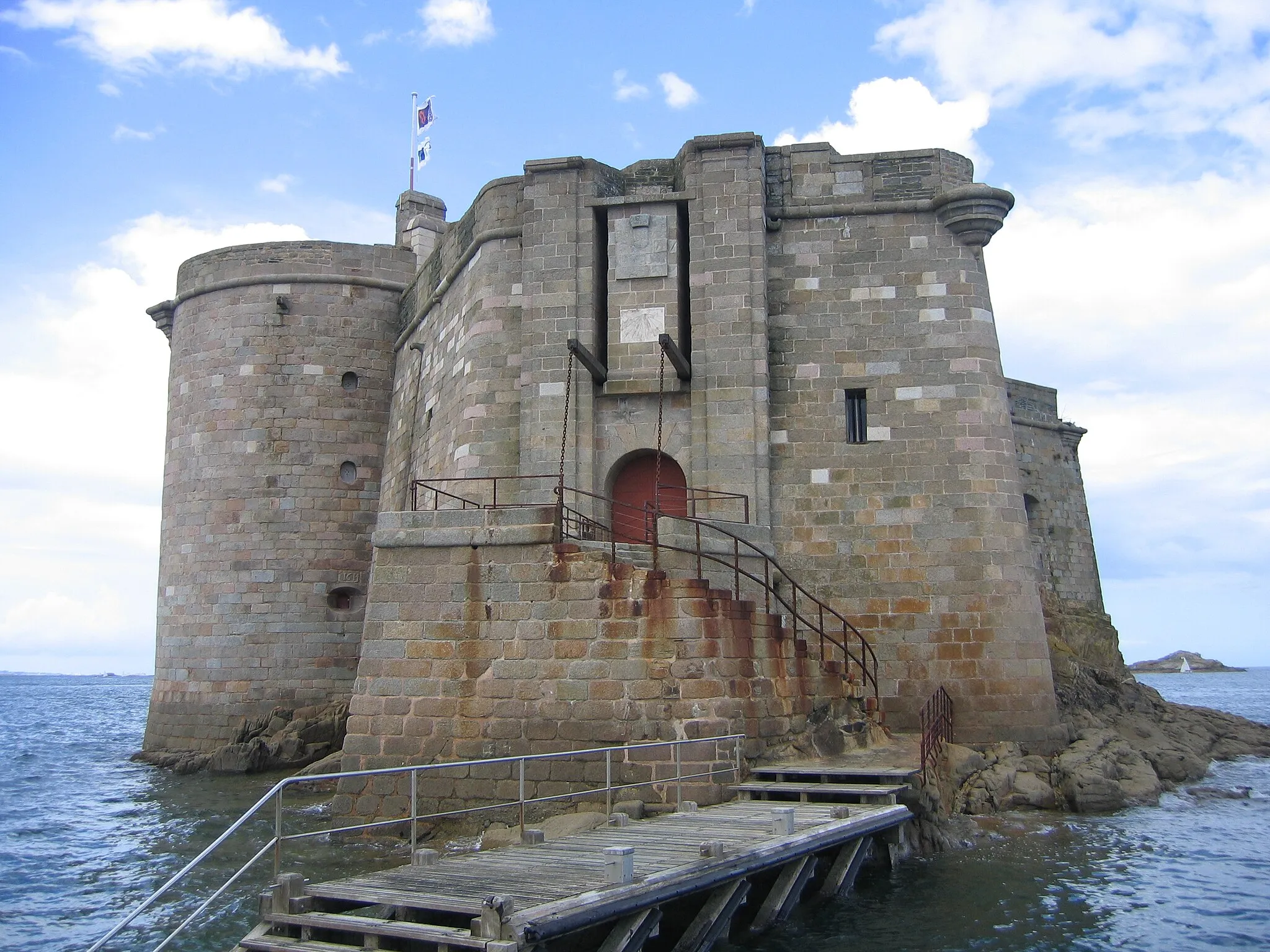 Photo showing: Ponton et entrée du chateau