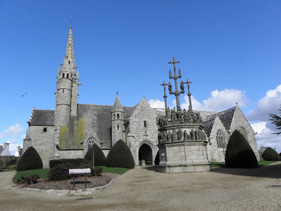 Photo showing: Calvaire et église de l'enclos paroissiale de Plougonven (29).