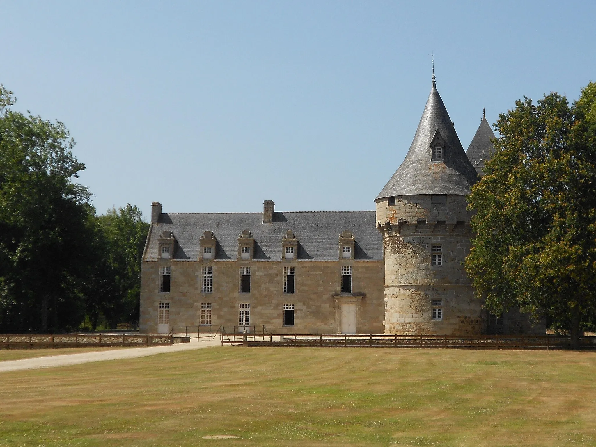 Photo showing: Château du 16ème 17ème siècle.