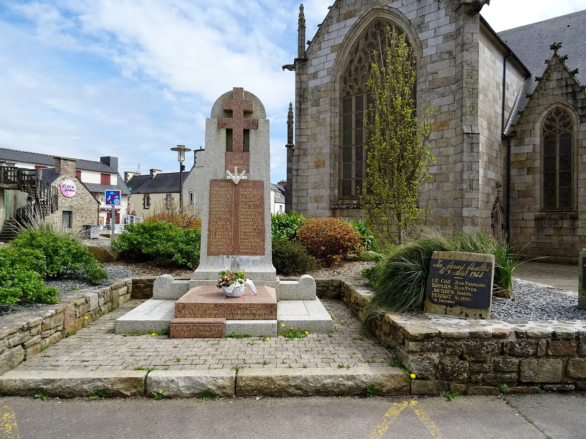 Photo showing: Le monument aux morts de Plouigneau.