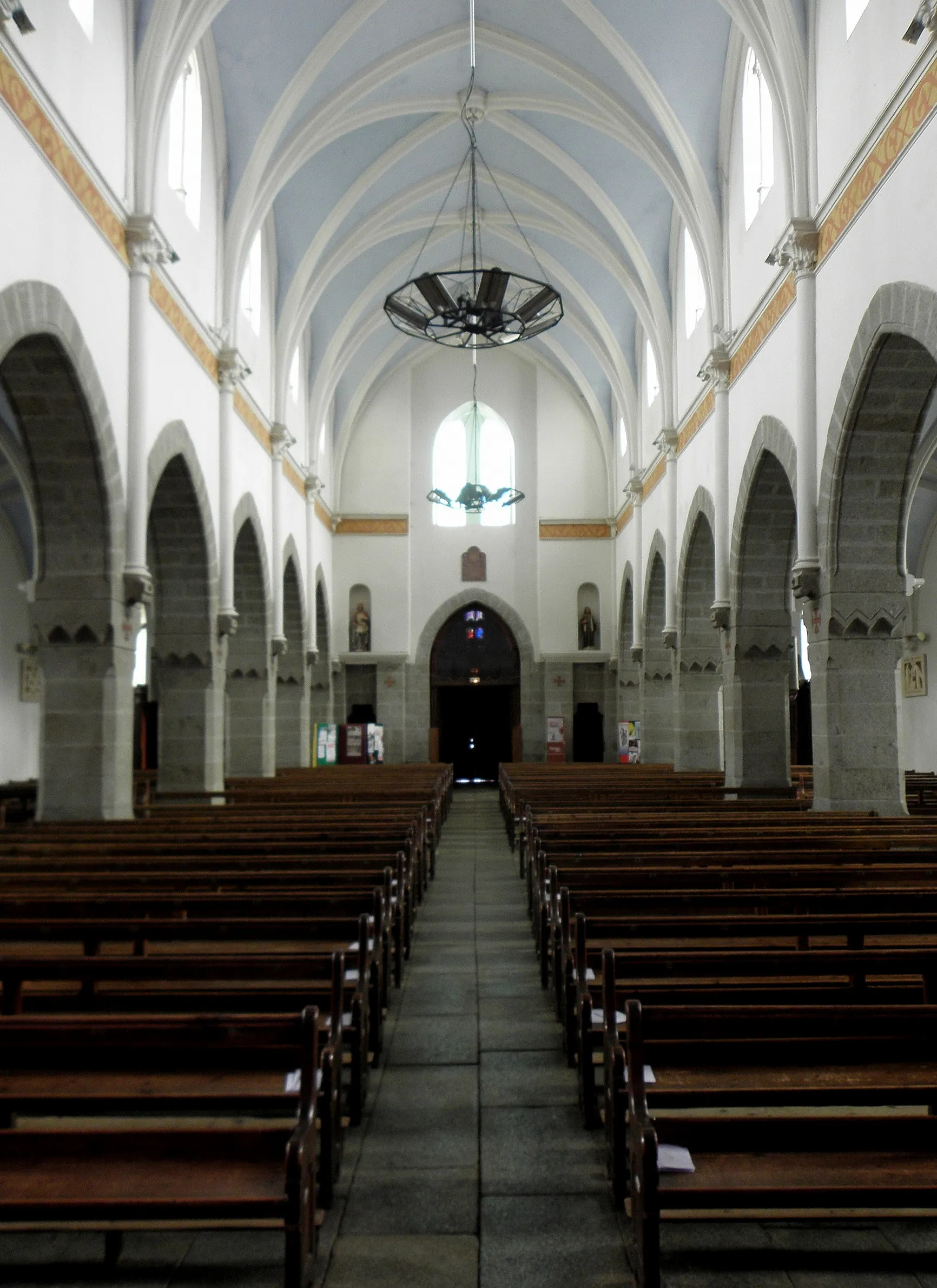 Photo showing: Église Saint-Georges de Saint-Georges-de-Reintembault (35). La nef vue vers l'entrée.