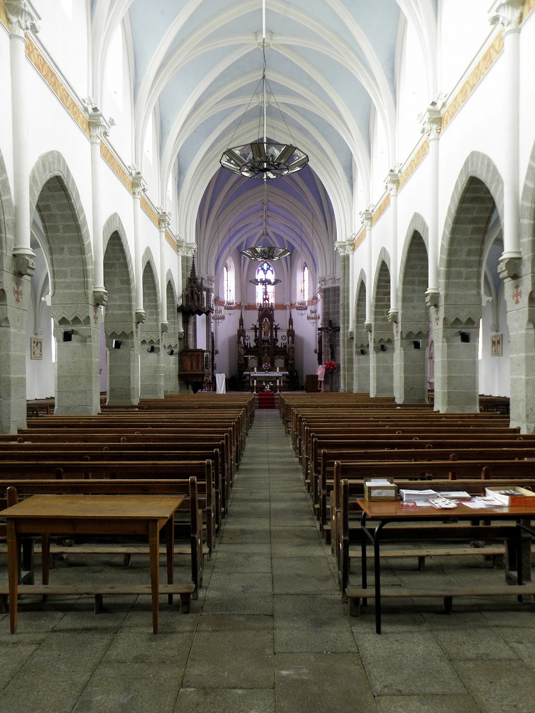 Photo showing: Église Saint-Georges de Saint-Georges-de-Reintembault (35). La nef vue vers le chœur.
