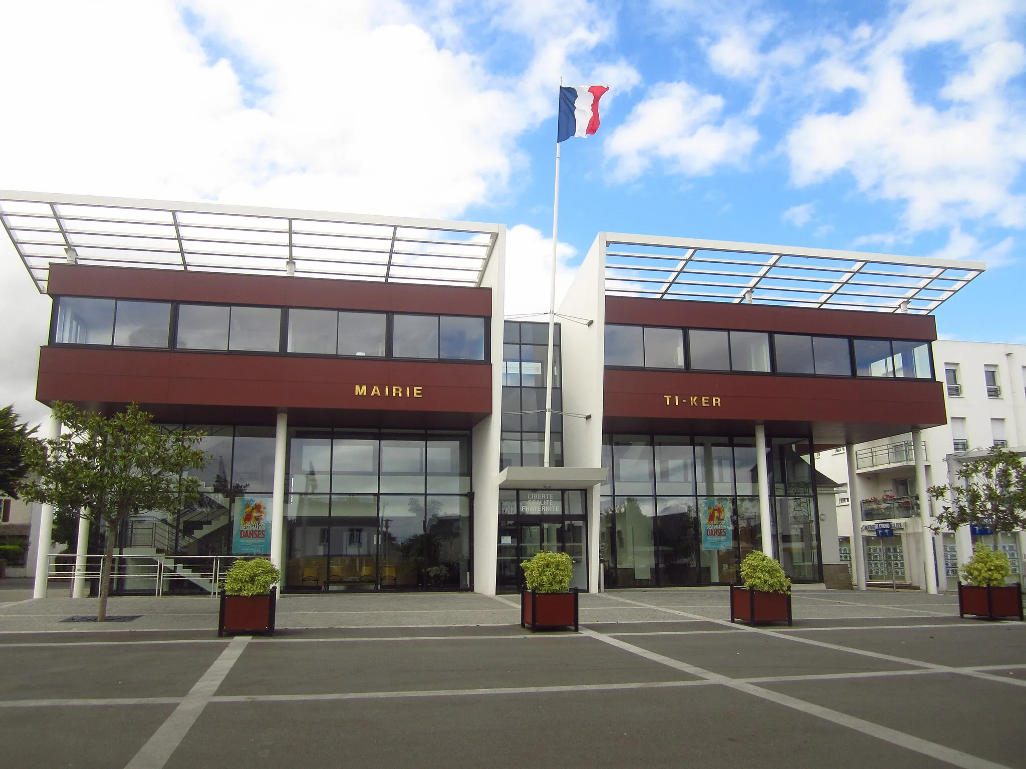 Photo showing: Town hall of Saint-Martin-des-Champs, Finistère