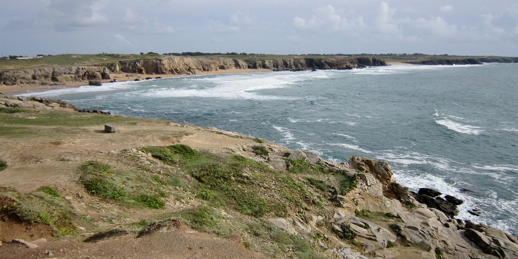 Photo showing: Saint-Pierre-Quiberon : vue vers le sud de la Côte sauvage depuis la pointe du Percho.