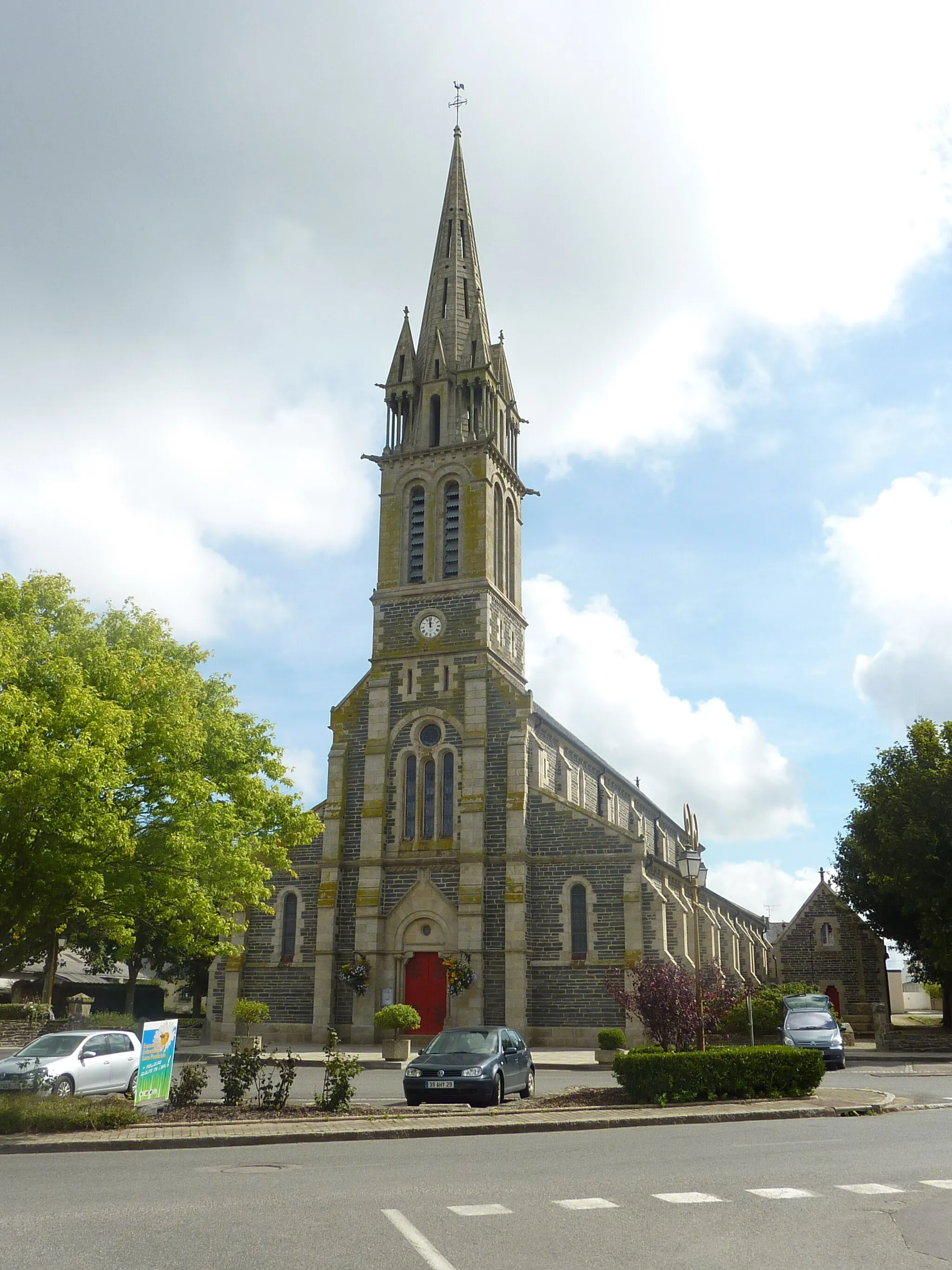 Photo showing: Taulé  : l'église paroissiale Saint-Pierre