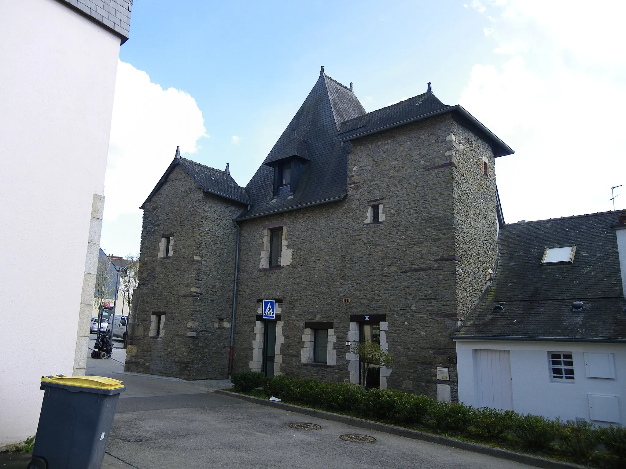 Photo showing: maison ancienne a vern sur seiche