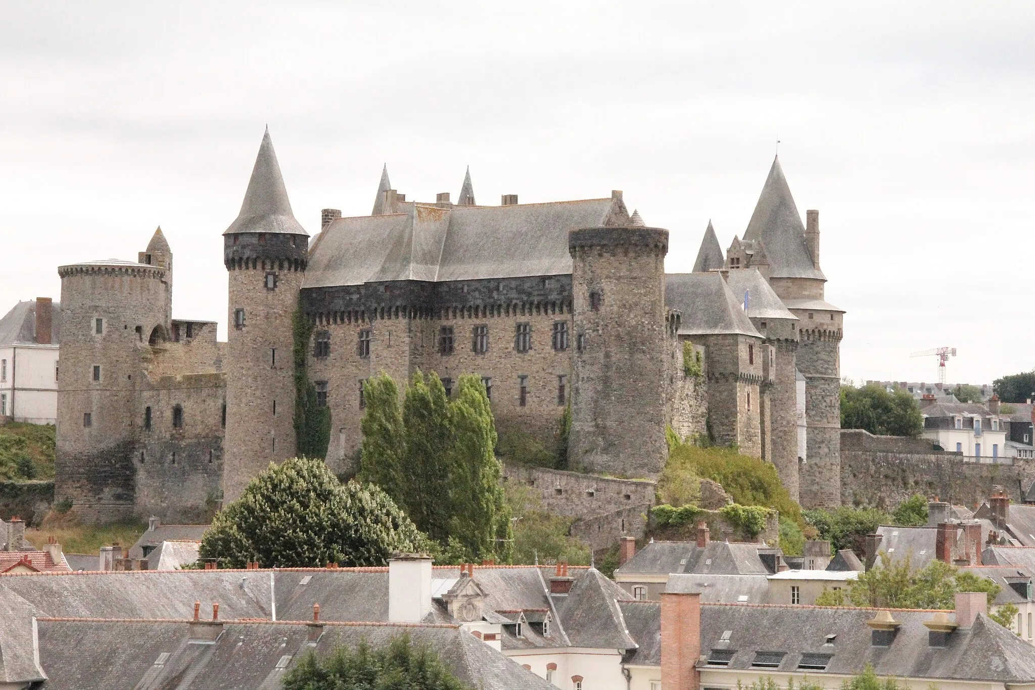 Photo showing: Vue sur le château en arrivant à Vitré