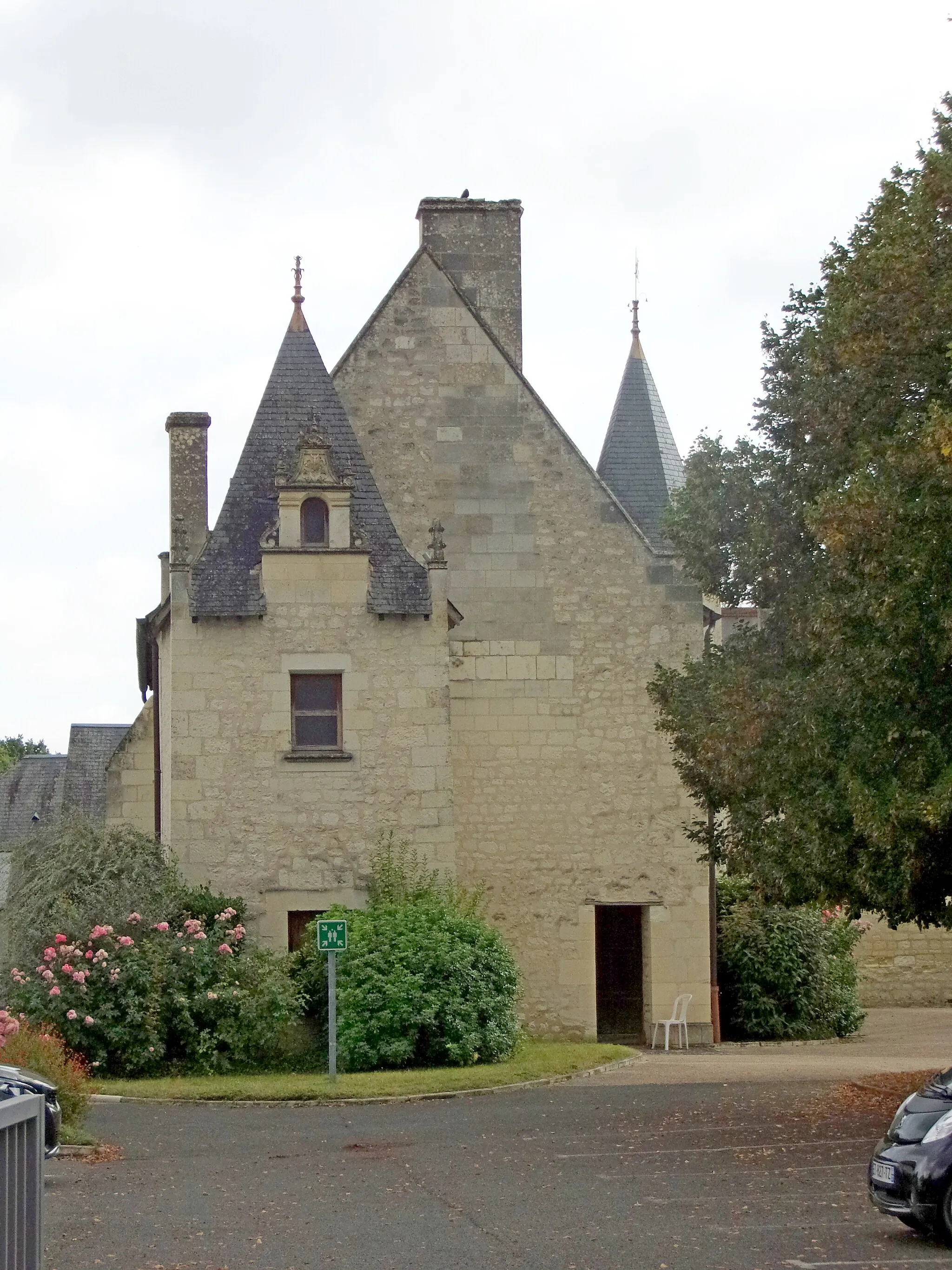 Photo showing: This building is indexed in the base Mérimée, a database of architectural heritage maintained by the French Ministry of Culture, under the reference PA00097542 .