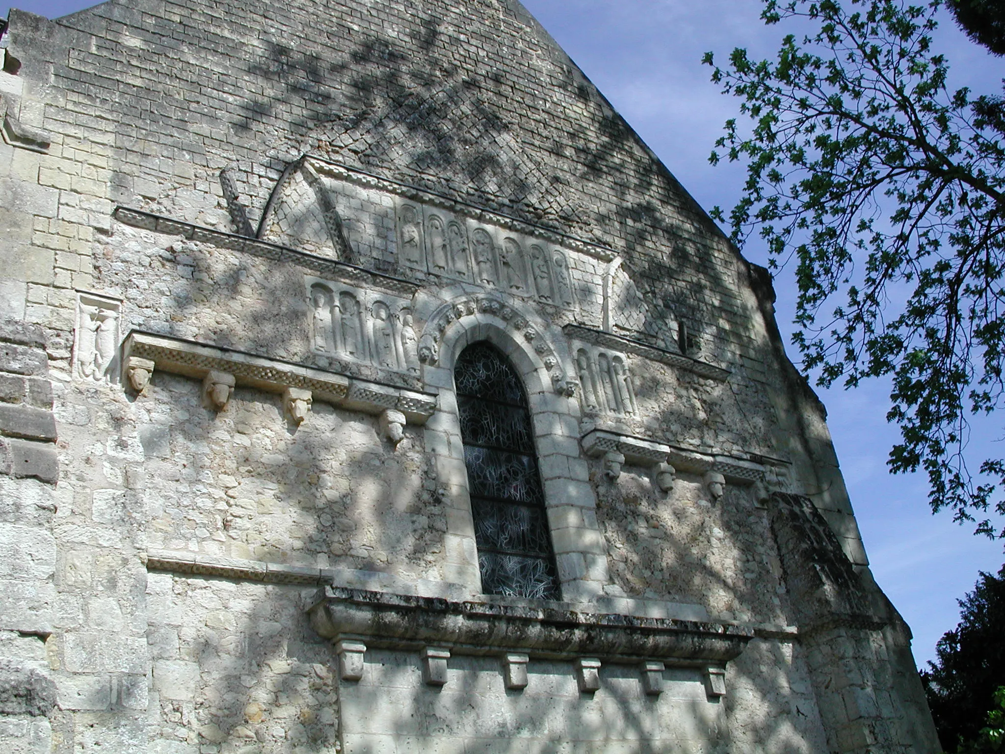 Photo showing: Photograph of the older, inset, Carolingian façade of the church of St. Symphorien at Azay-le-Rideau