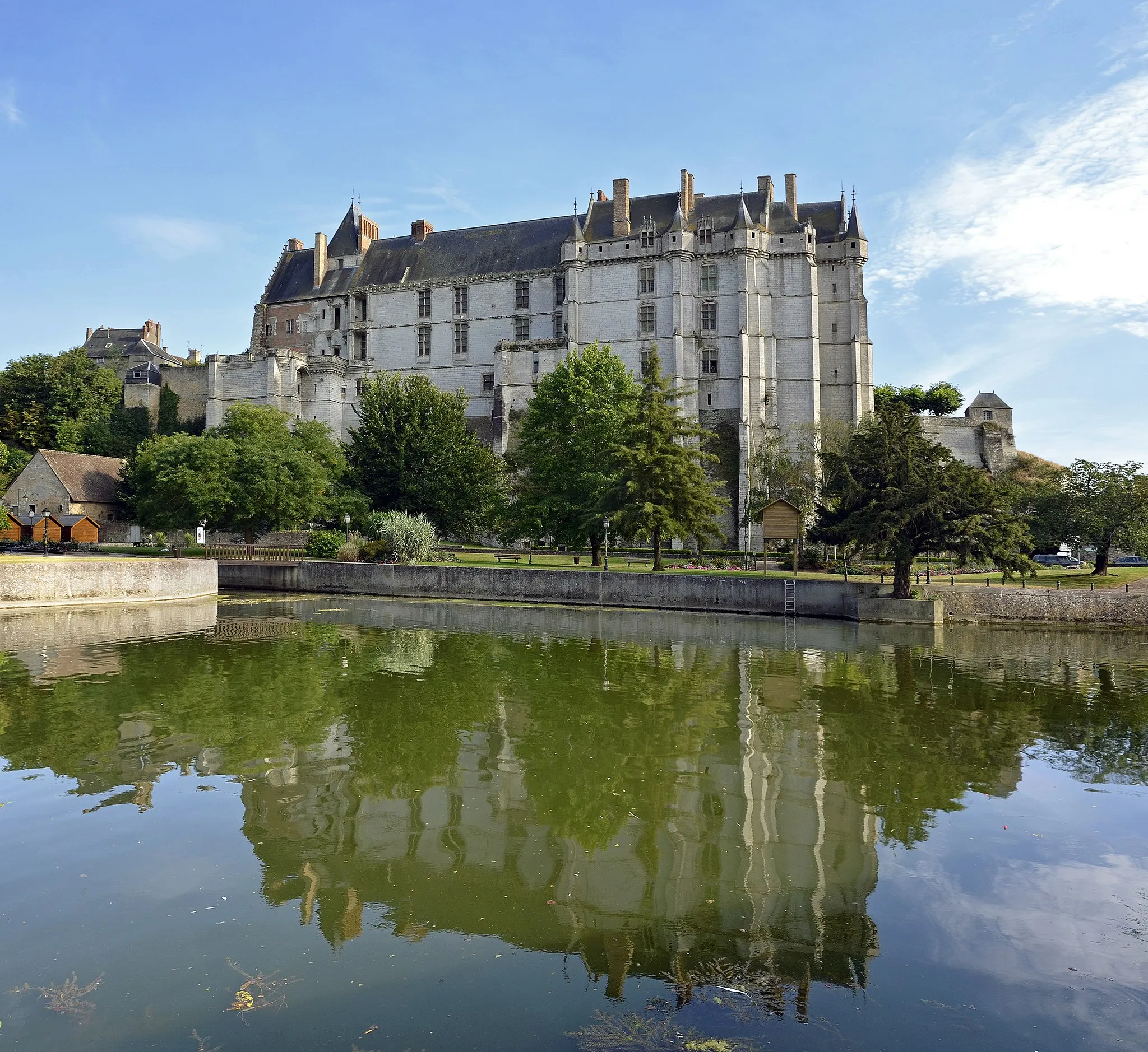 Photo showing: This building is indexed in the base Mérimée, a database of architectural heritage maintained by the French Ministry of Culture, under the reference PA00097021 .