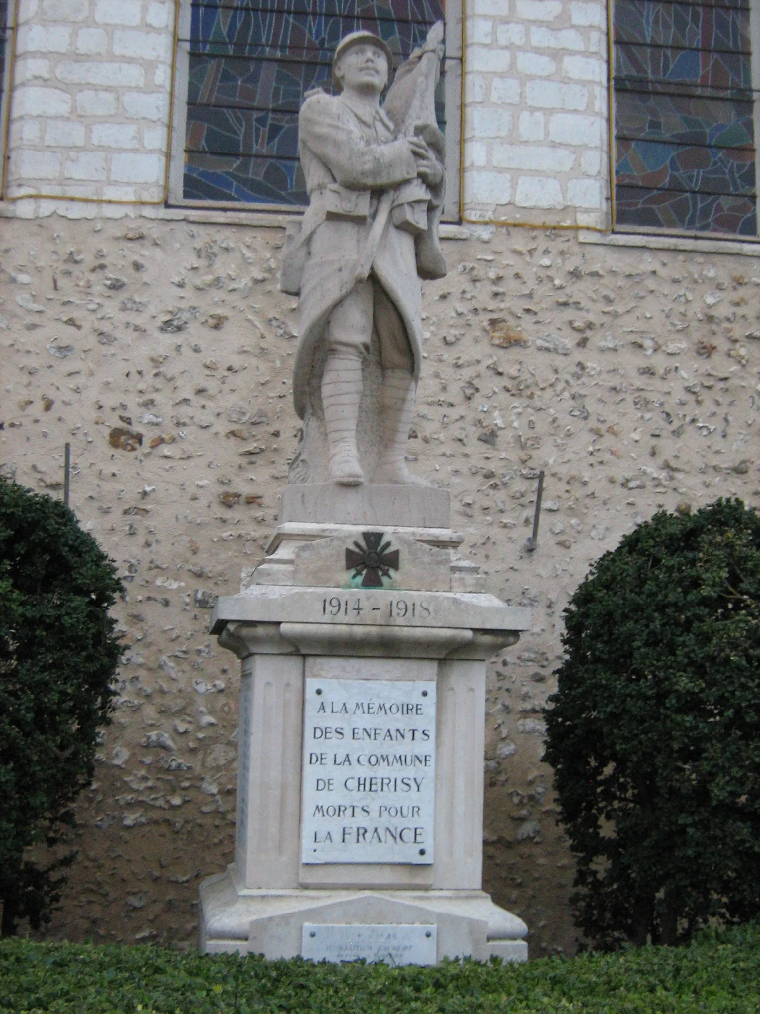 Photo showing: Cherisy : le monument aux morts, Eure-et-Loir, France.