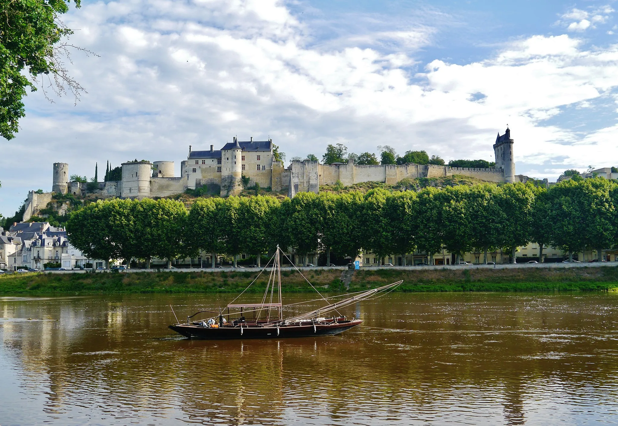 Photo showing: Chinon Royal Fortress, Chinon, Department of Indre-et-Loire, region of Centre-Loire Valley, France