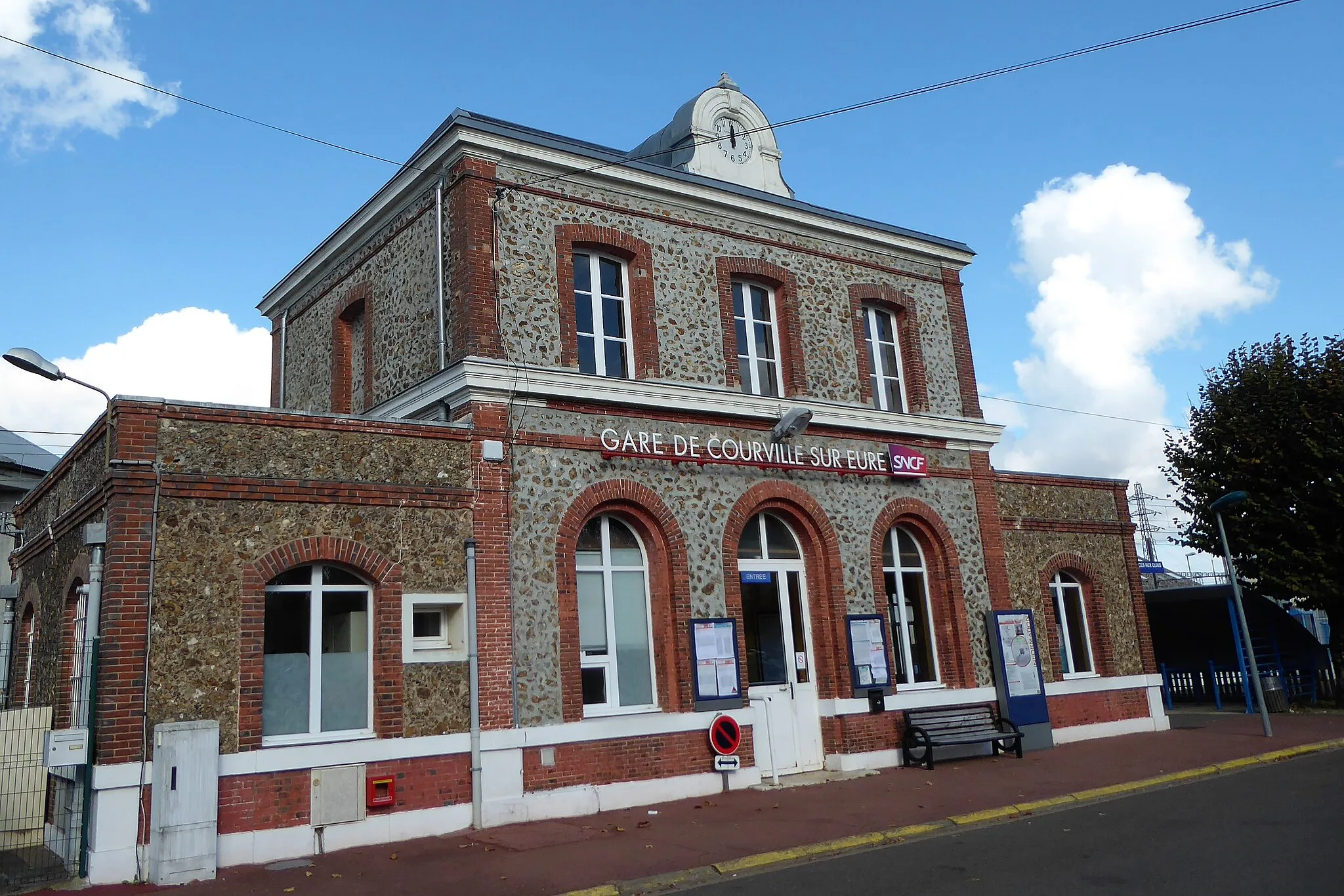 Photo showing: gare de Courville-sur-Eure, Eure-et-Loir, France.