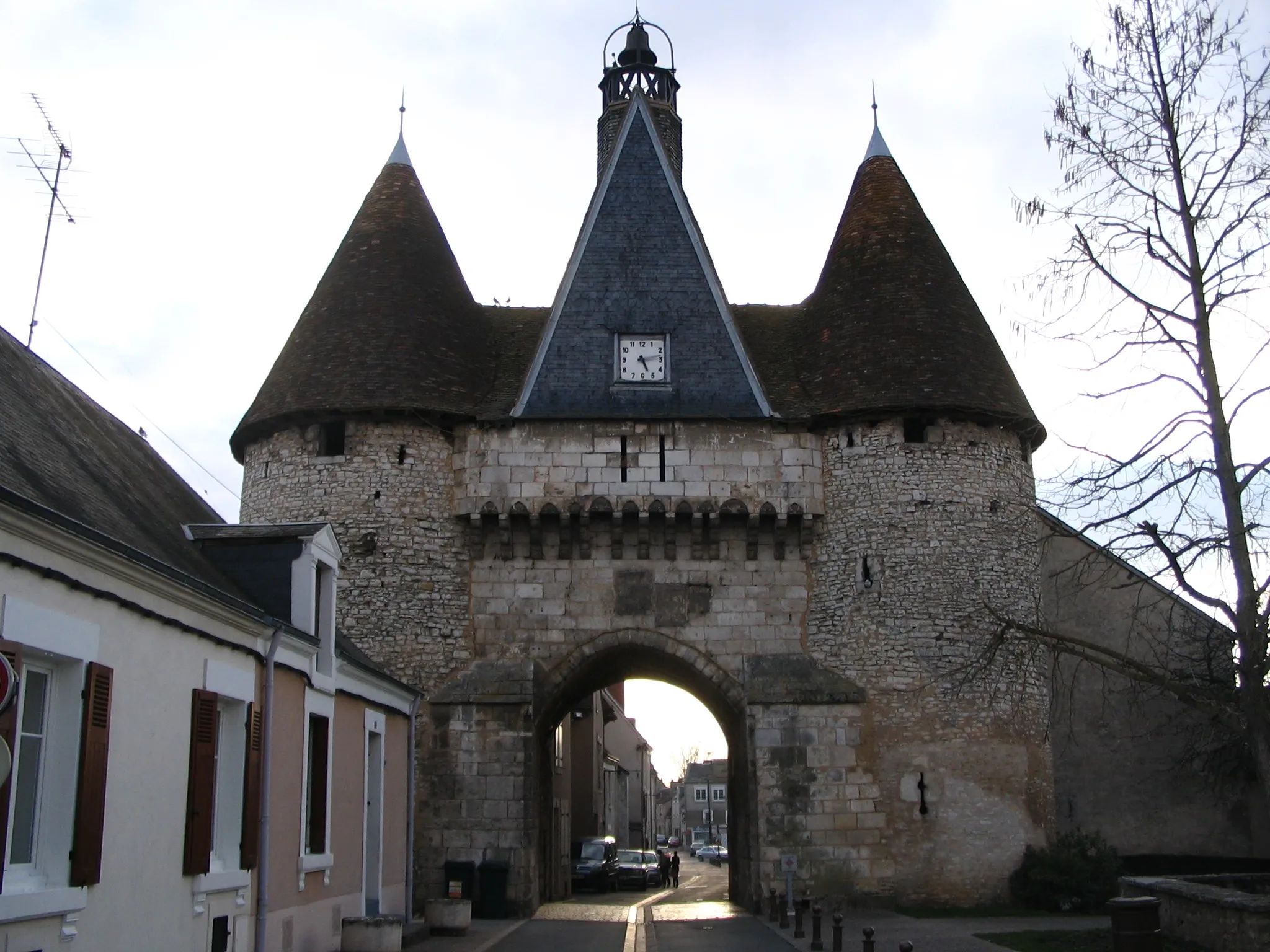Photo showing: St.Stephen's Gate, in Déols, Indre, France.