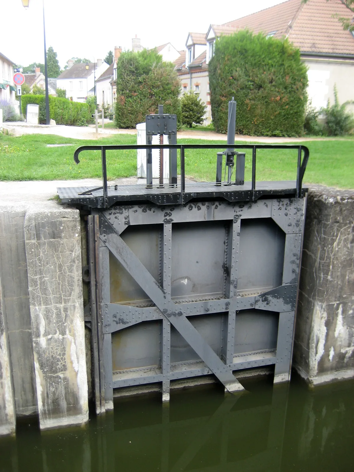 Photo showing: Canal d'Orléans , écluse de Donnery. Donnery, département du Loiret, France.