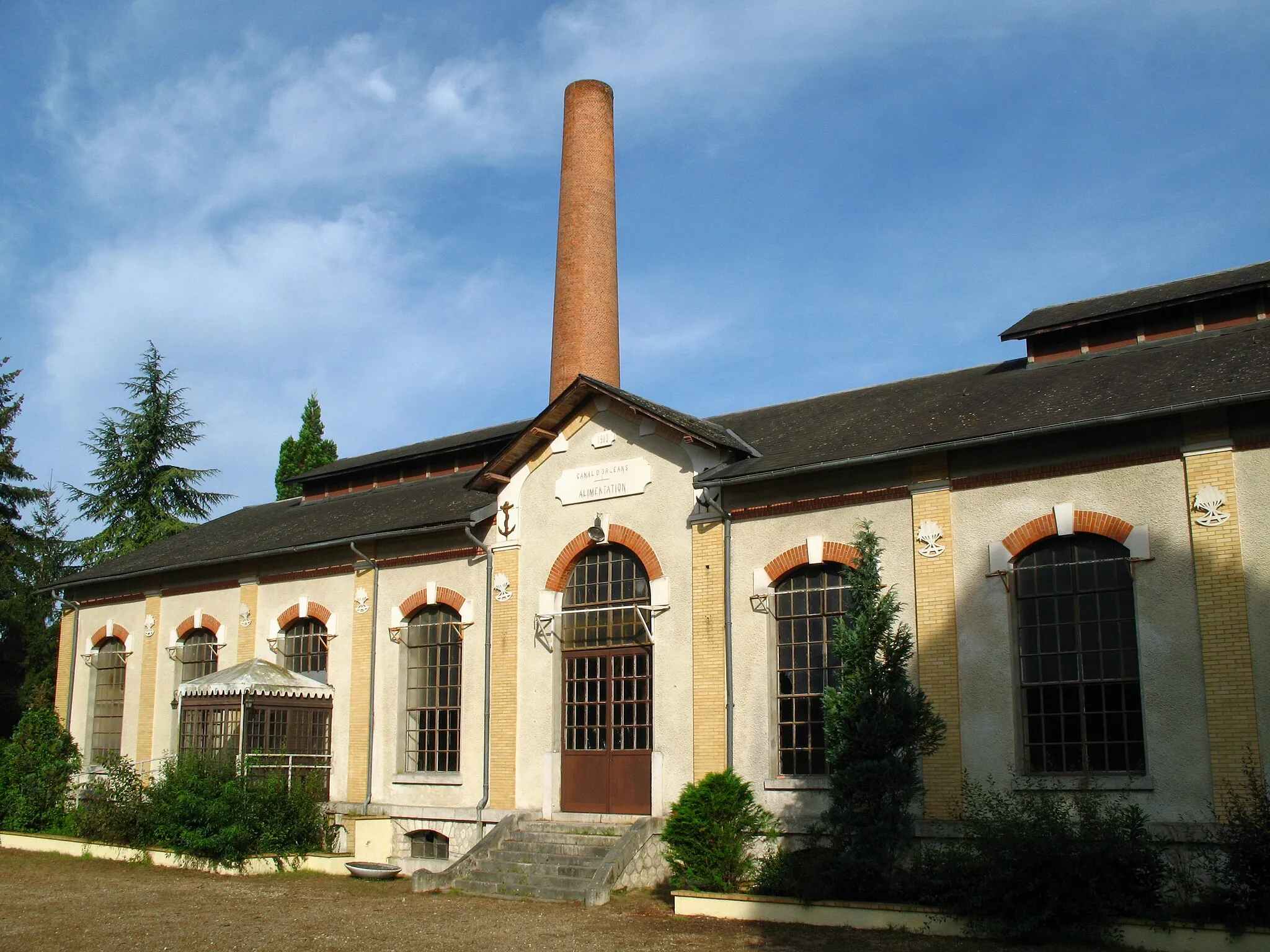 Photo showing: Usine d'alimentation du canal d'Orléans à Fay-aux-Loges (Loiret).