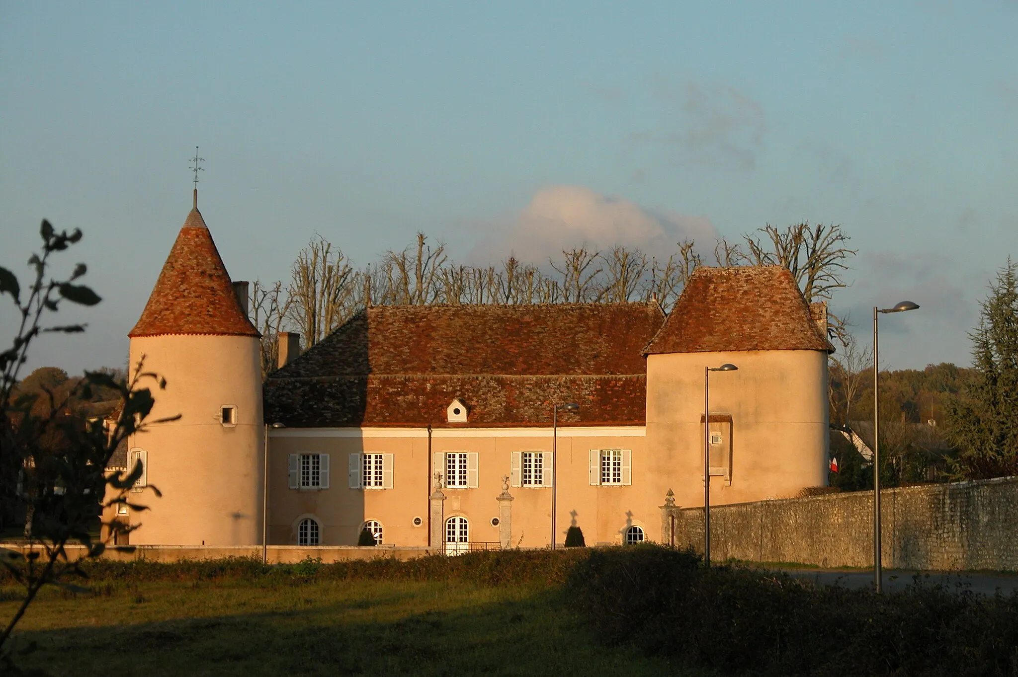 Photo showing: Vue générale du Château du Courbat - Mairie du Pêchereau (Indre)