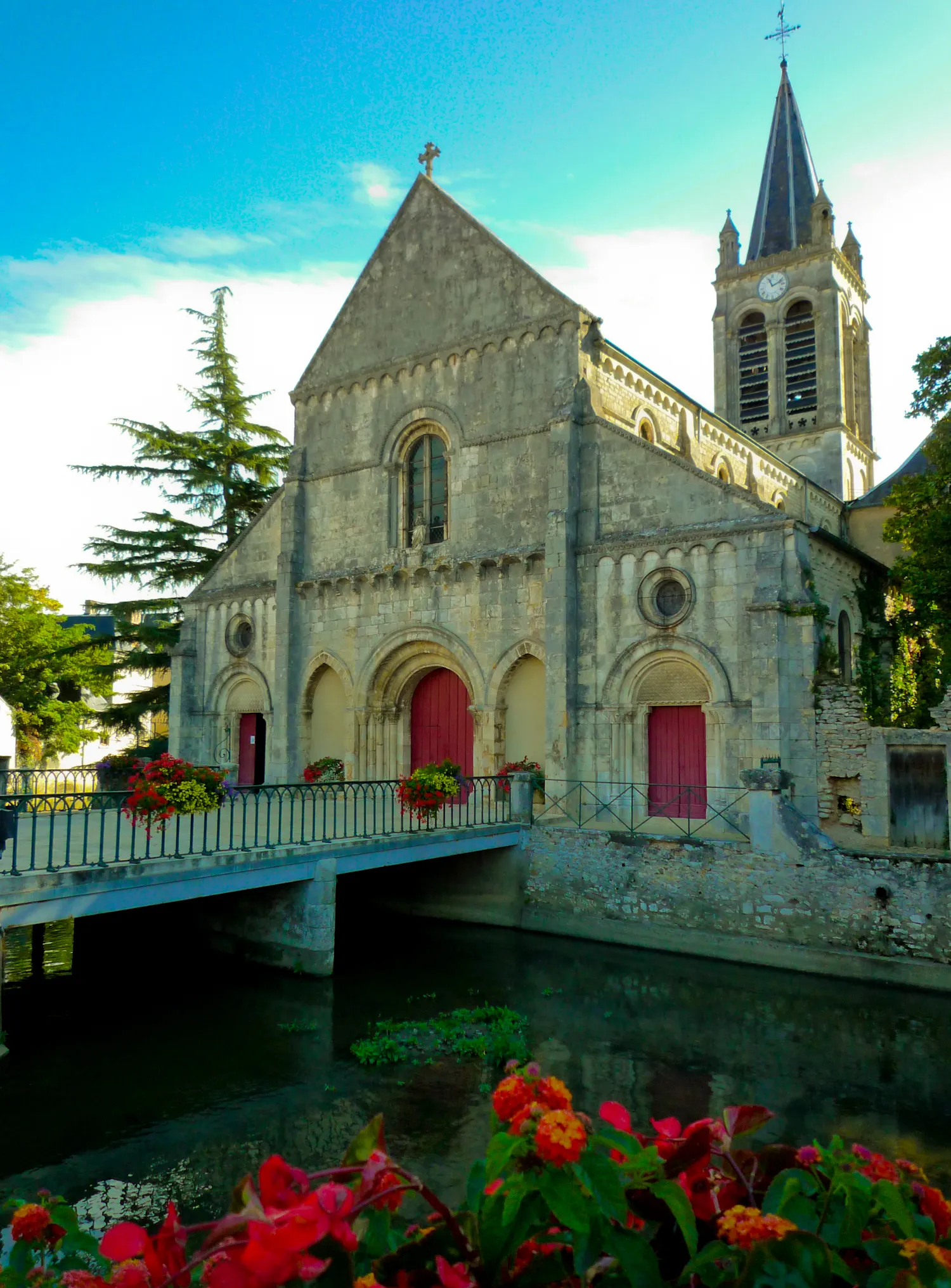 Photo showing: This building is inscrit au titre des monuments historiques de la France. It is indexed in the base Mérimée, a database of architectural heritage maintained by the French Ministry of Culture, under the reference PA00096827 .