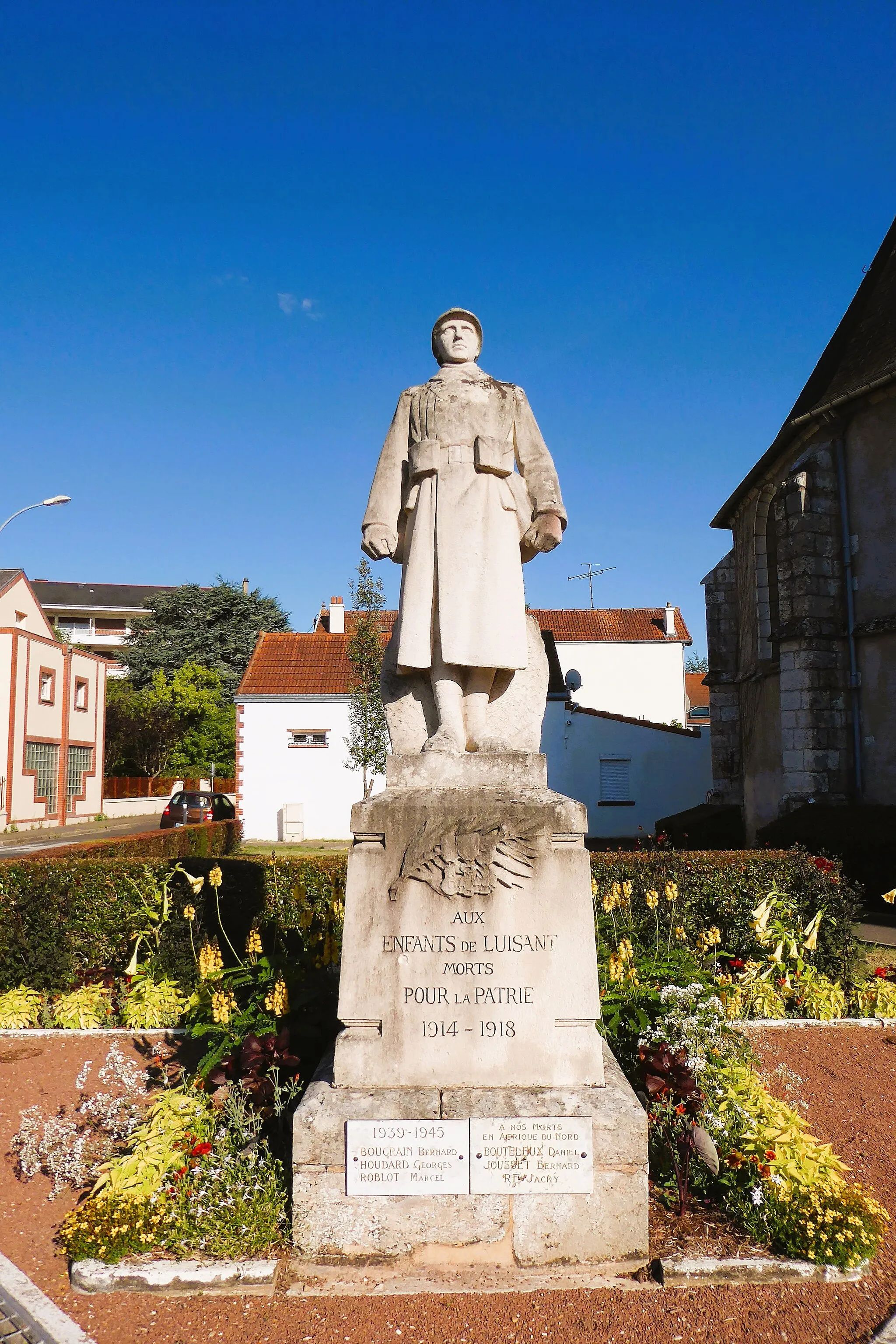 Photo showing: Monument aux morts de Luisant, Eure-et-Loir, France.